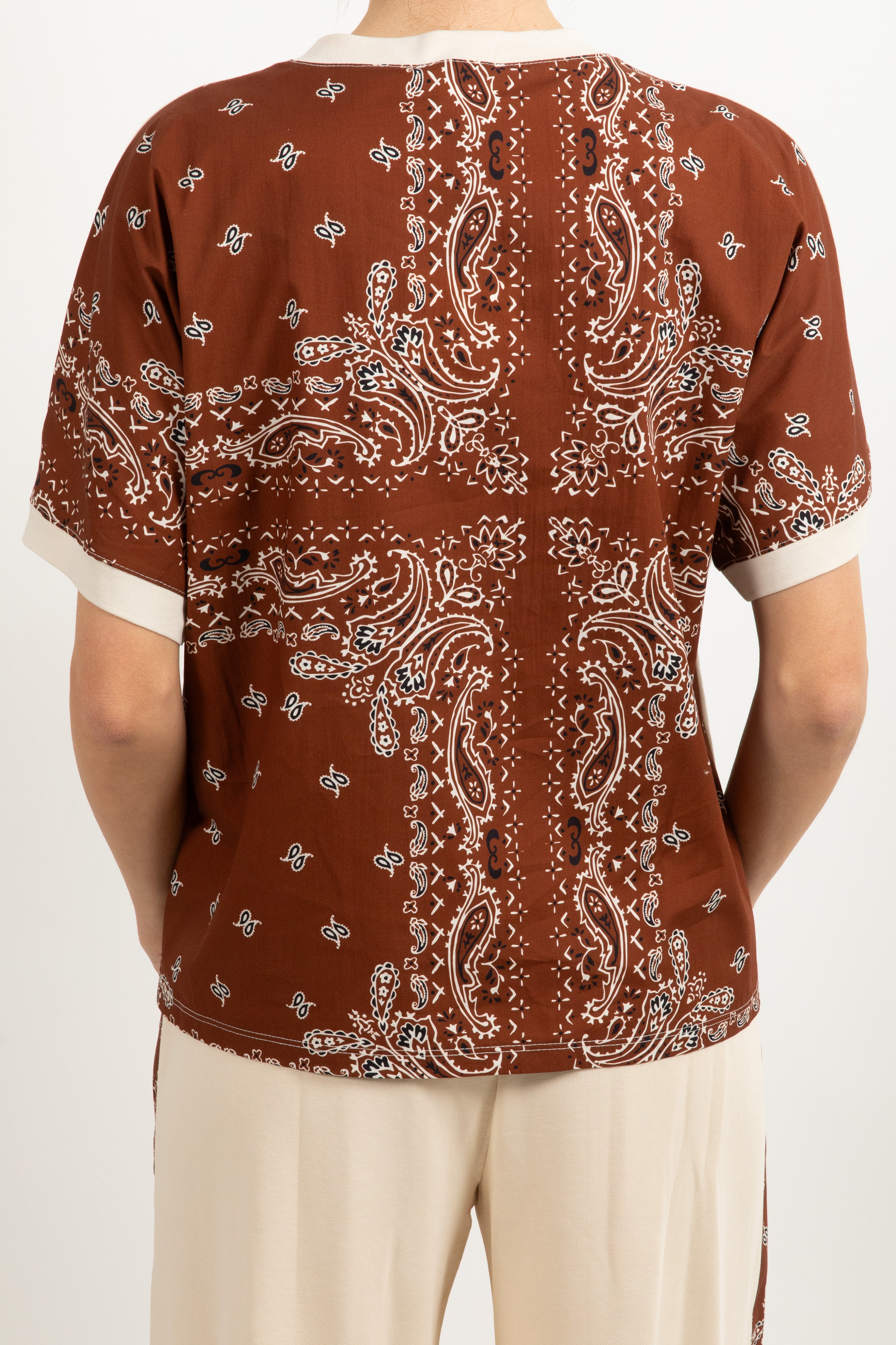 T-shirt con tasca e retro bandana ViCOLO X GLAM