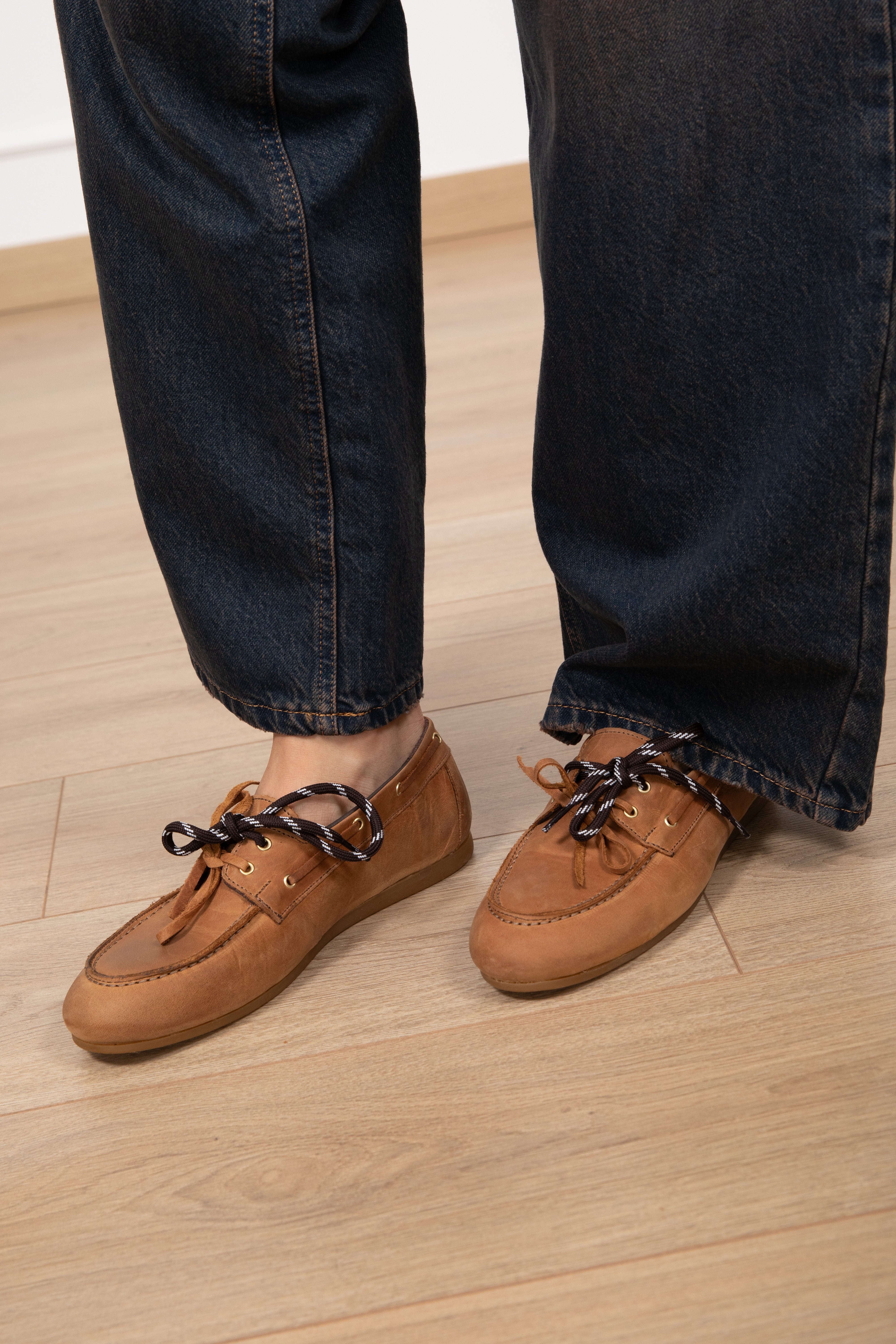 Mocassino barca pelle ingrassata Ovyé - Main Image