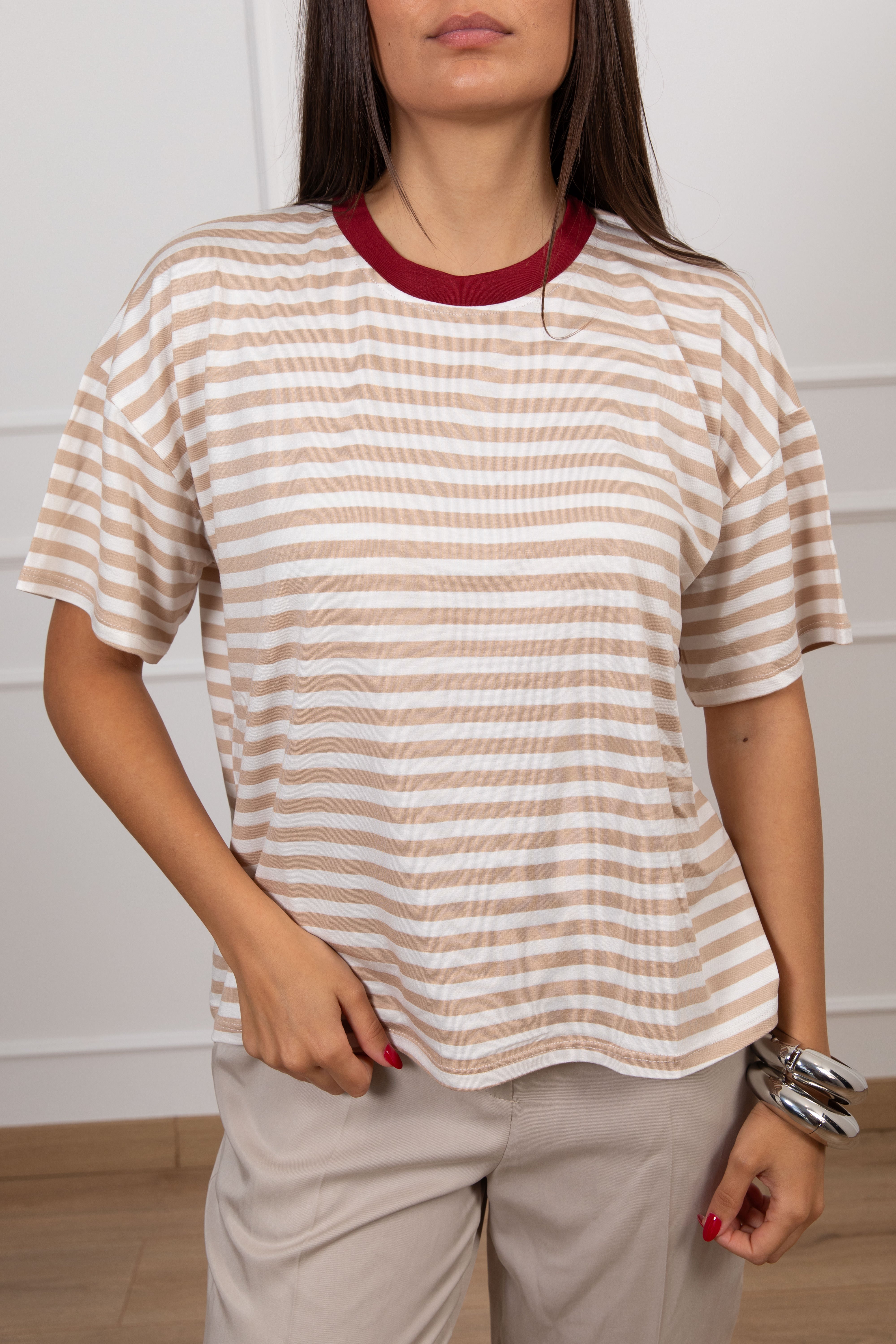 T-shirt a scatoletta a righe con collo a contrasto Haveone