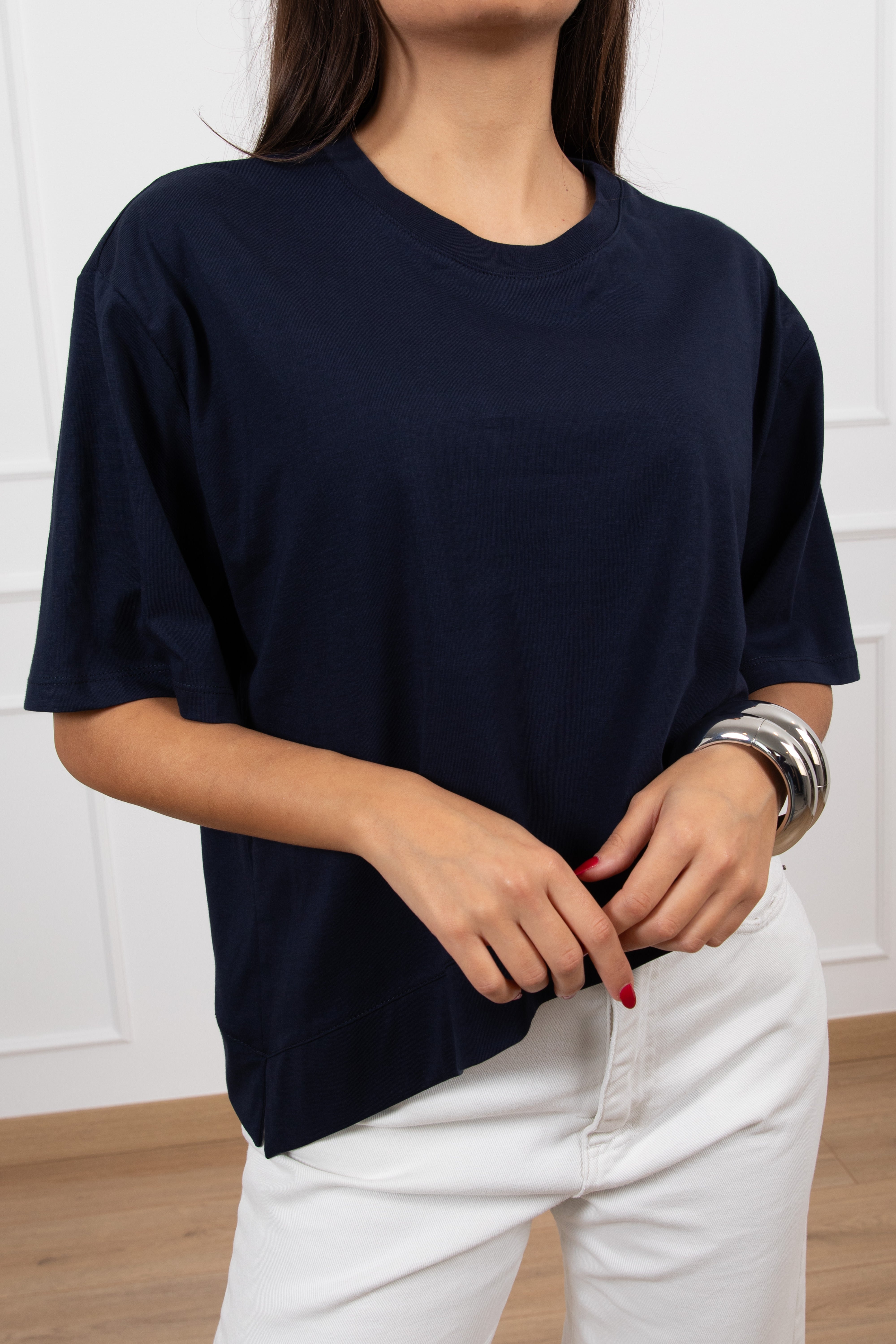 T-shirt cropped con fondo asimmetrico ViCOLO