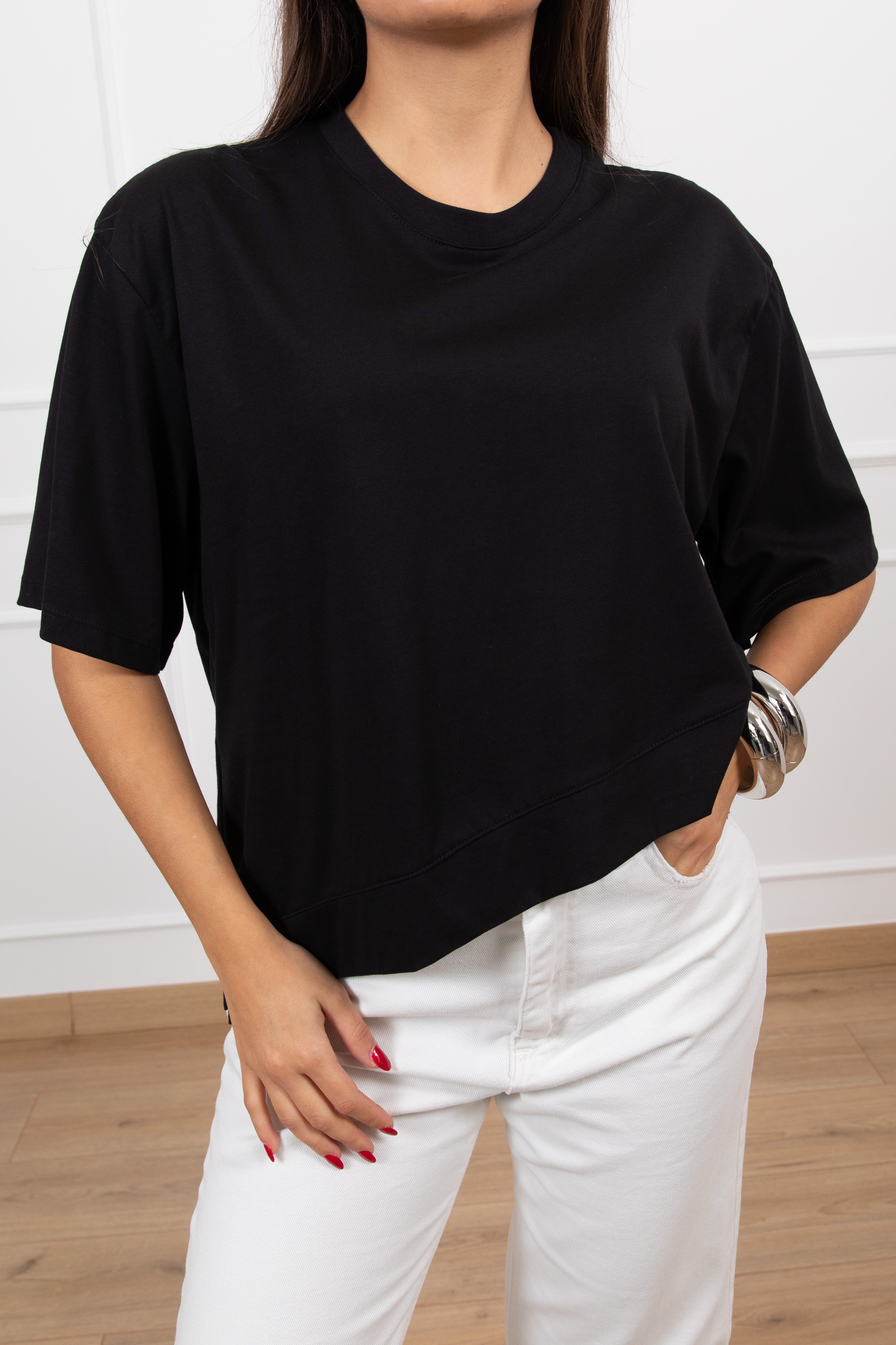 T-shirt cropped con fondo asimmetrico ViCOLO