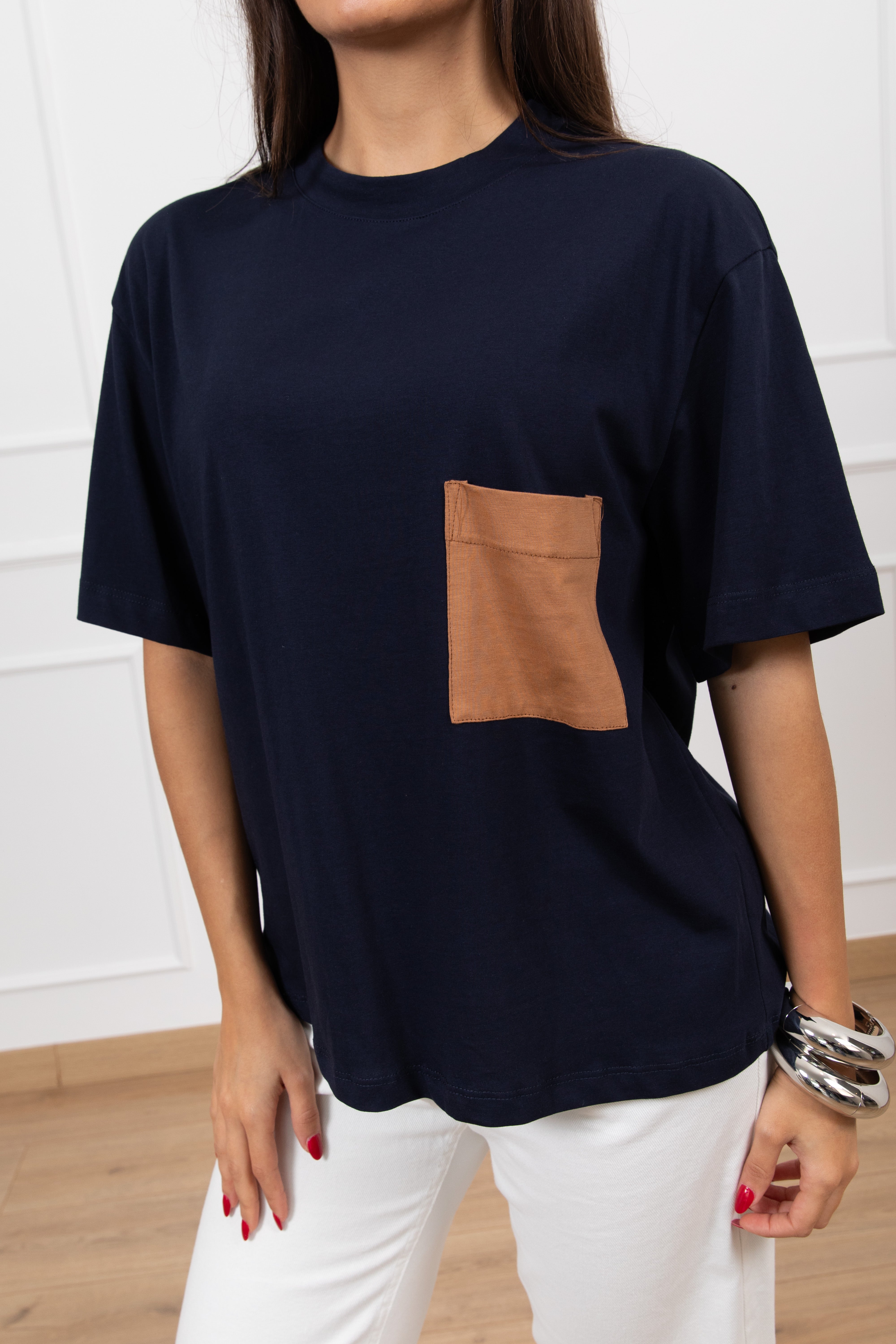 T-shirt con tasca a contrasto Tensione IN