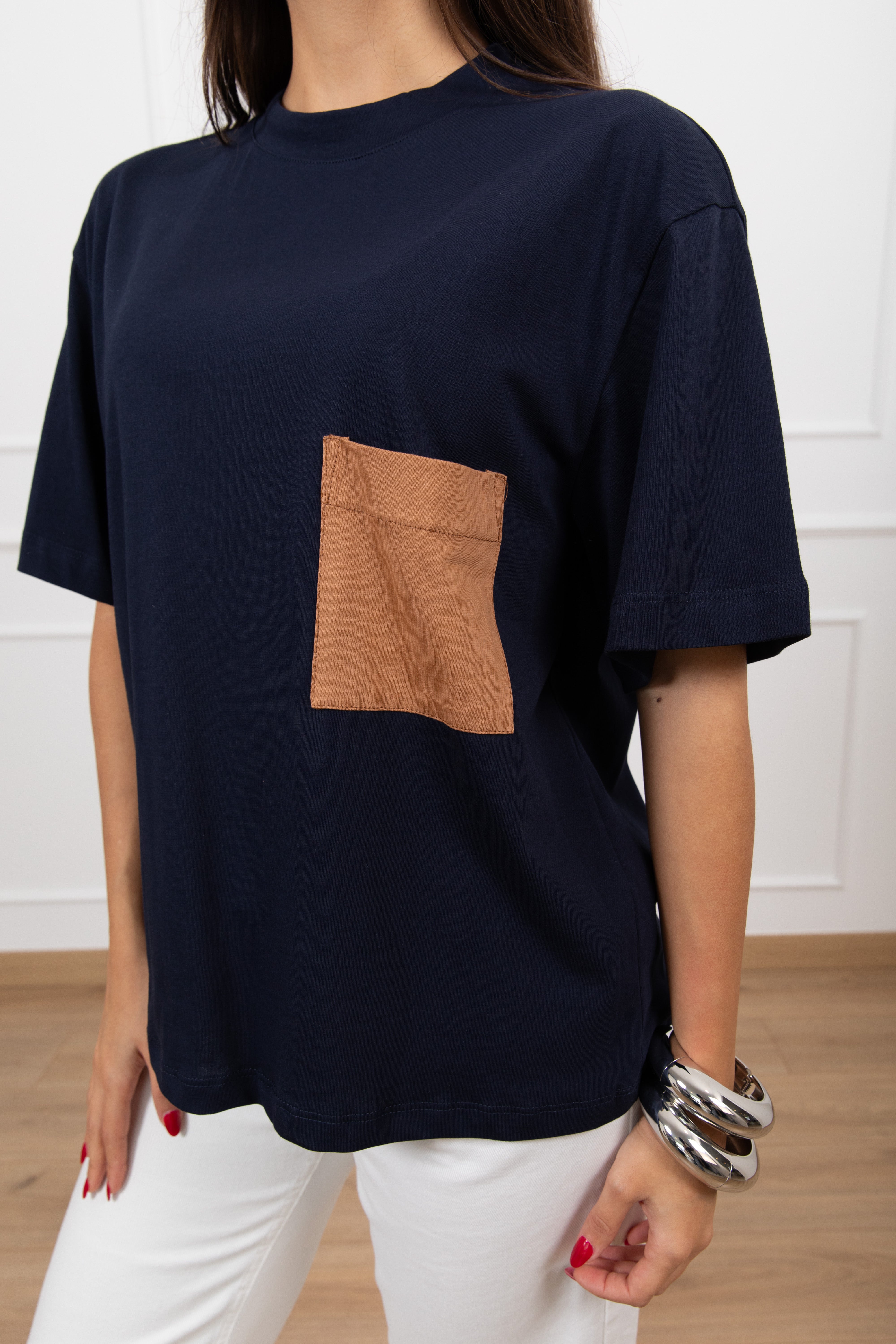 T-shirt con tasca a contrasto Tensione IN