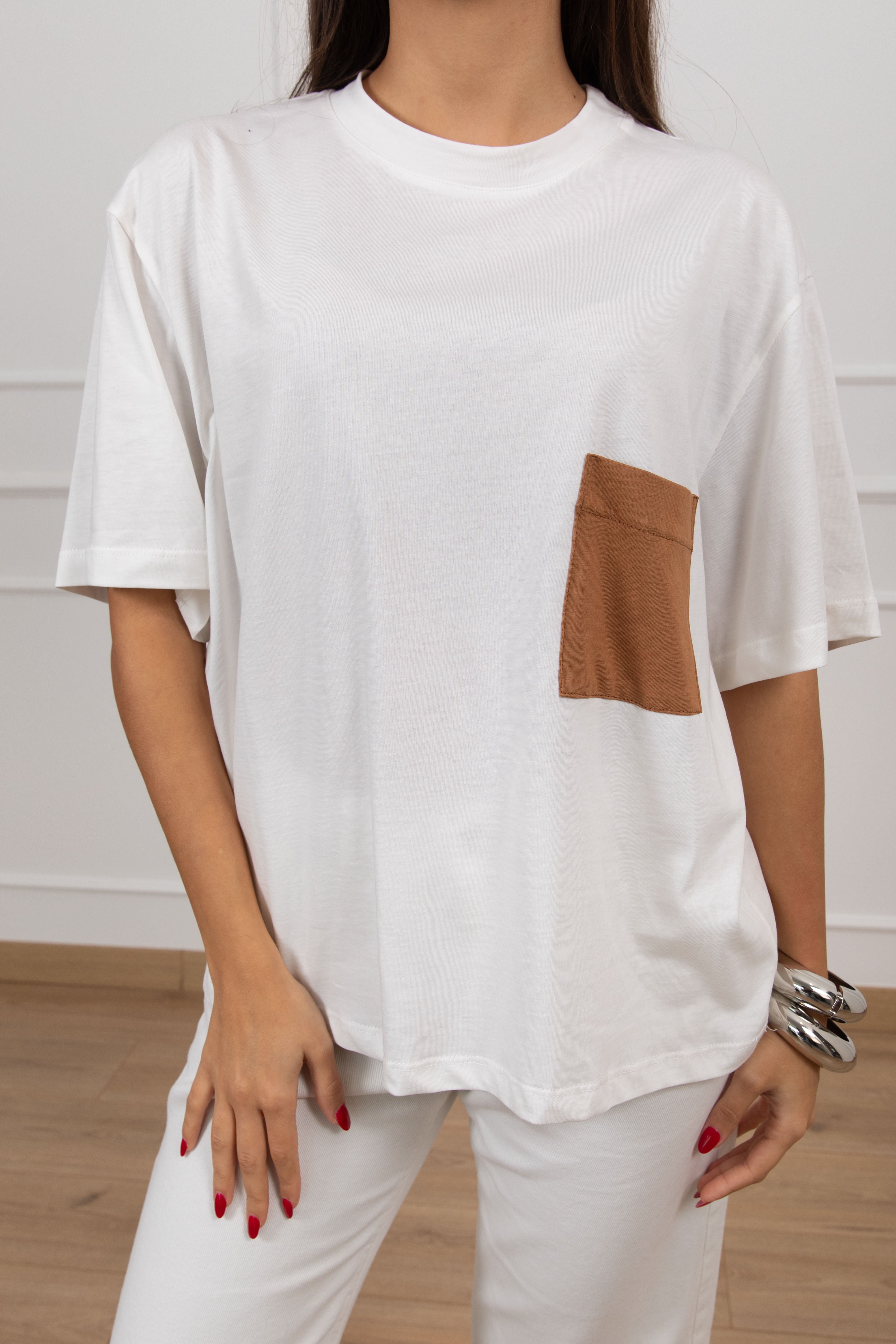 T-shirt con tasca a contrasto Tensione IN