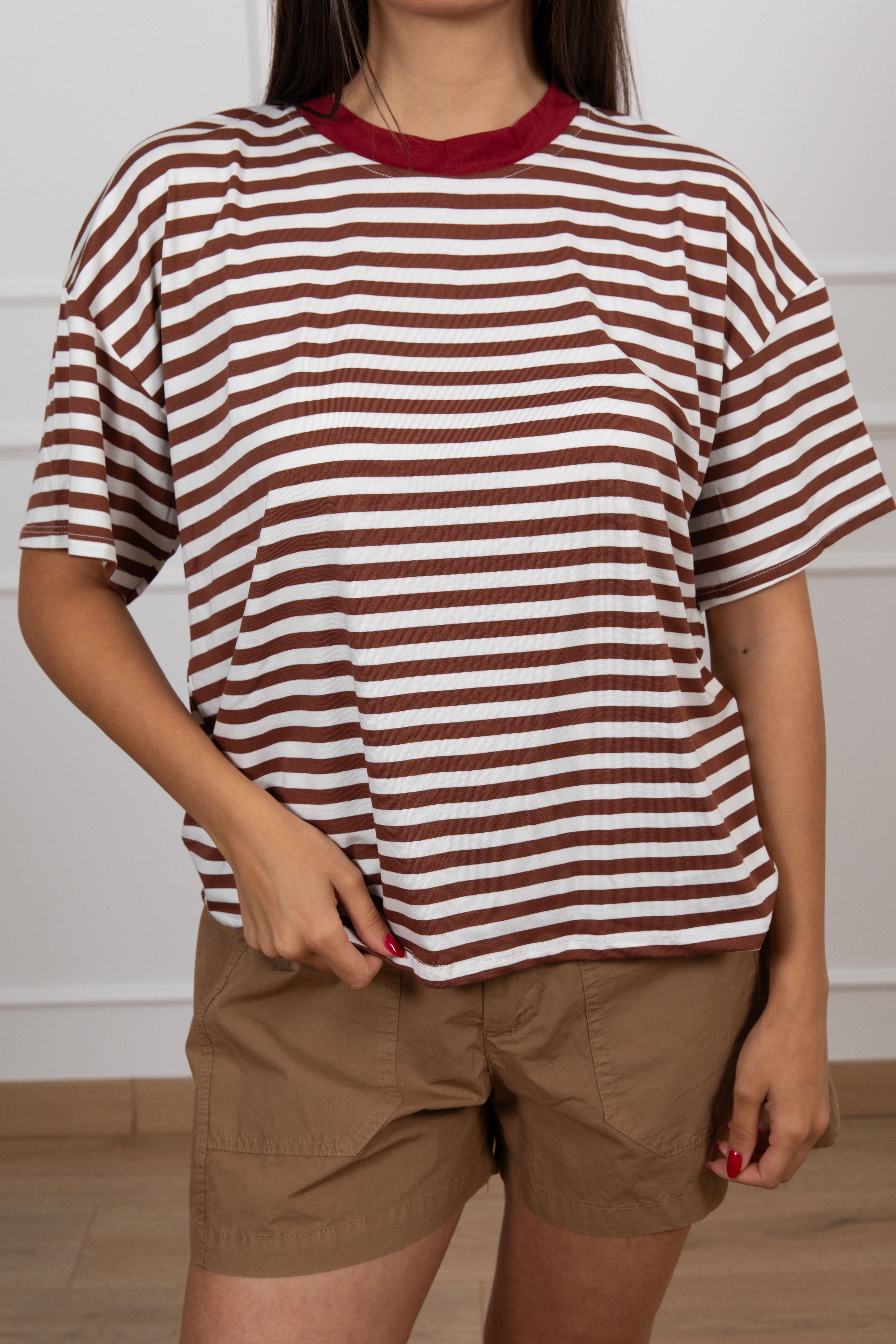 T-shirt a scatoletta a righe con collo a contrasto Haveone