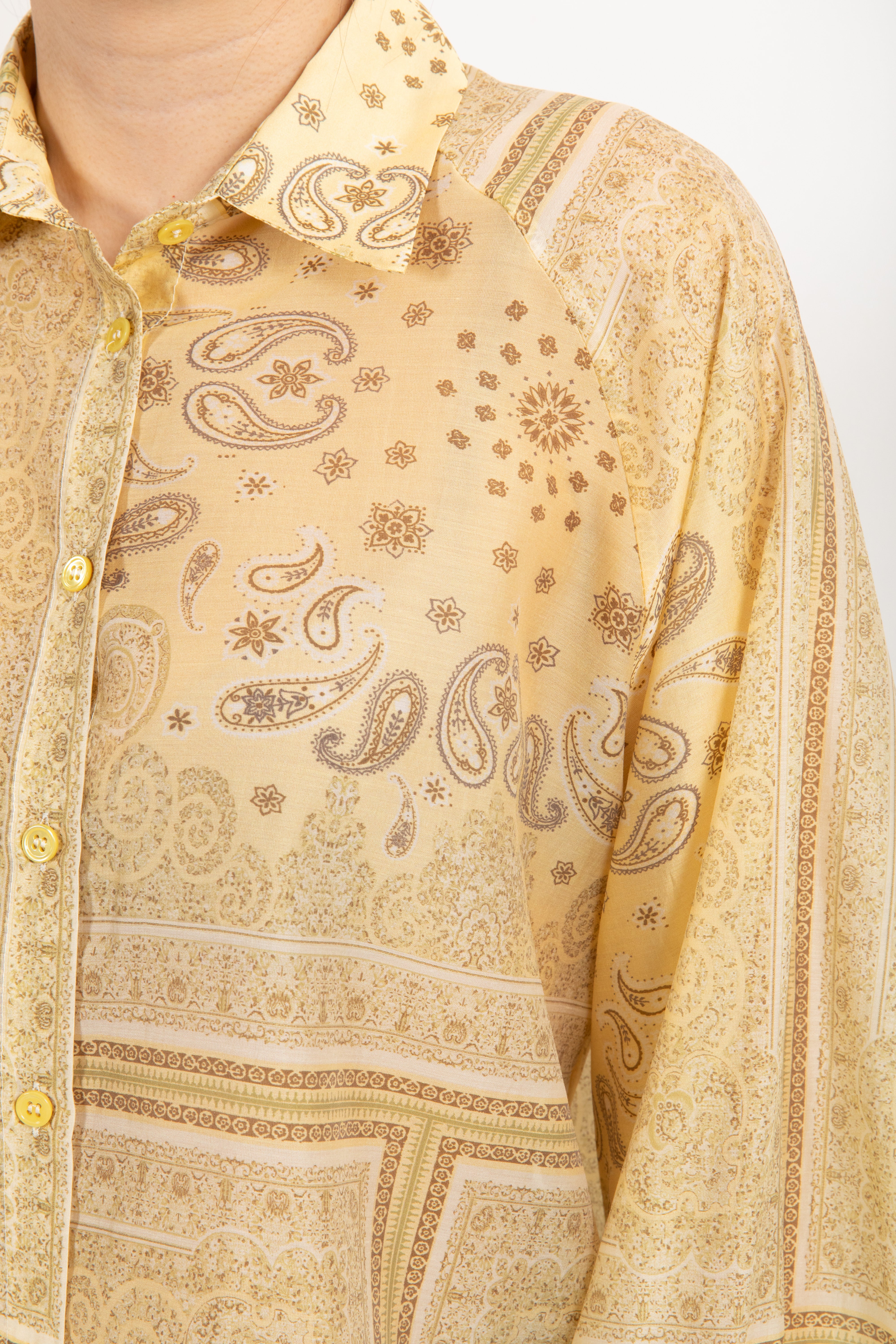 Camicia in lyocell fantasia bandana gialla ViCOLO
