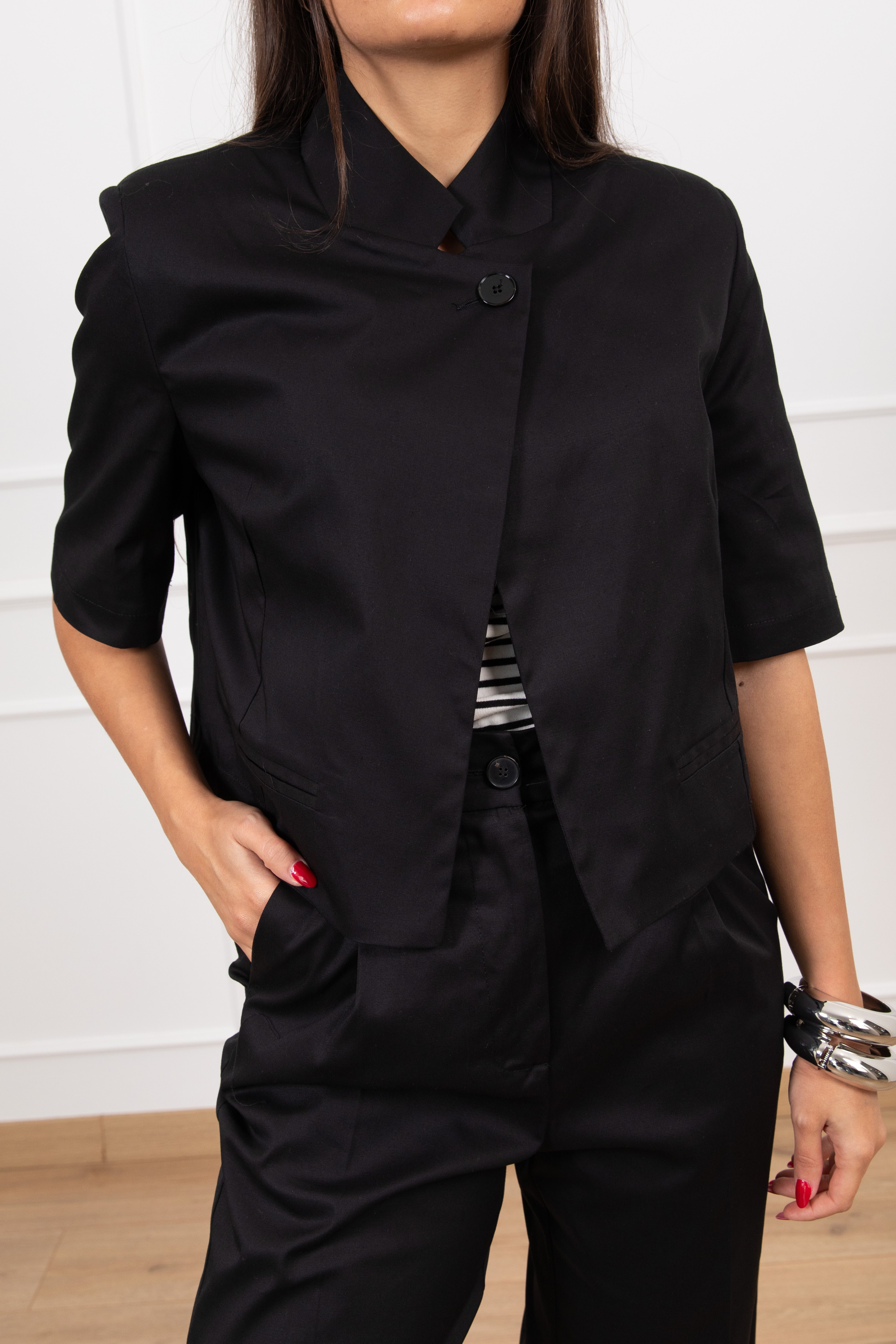 Giacca cropped con bottone alto ViCOLO