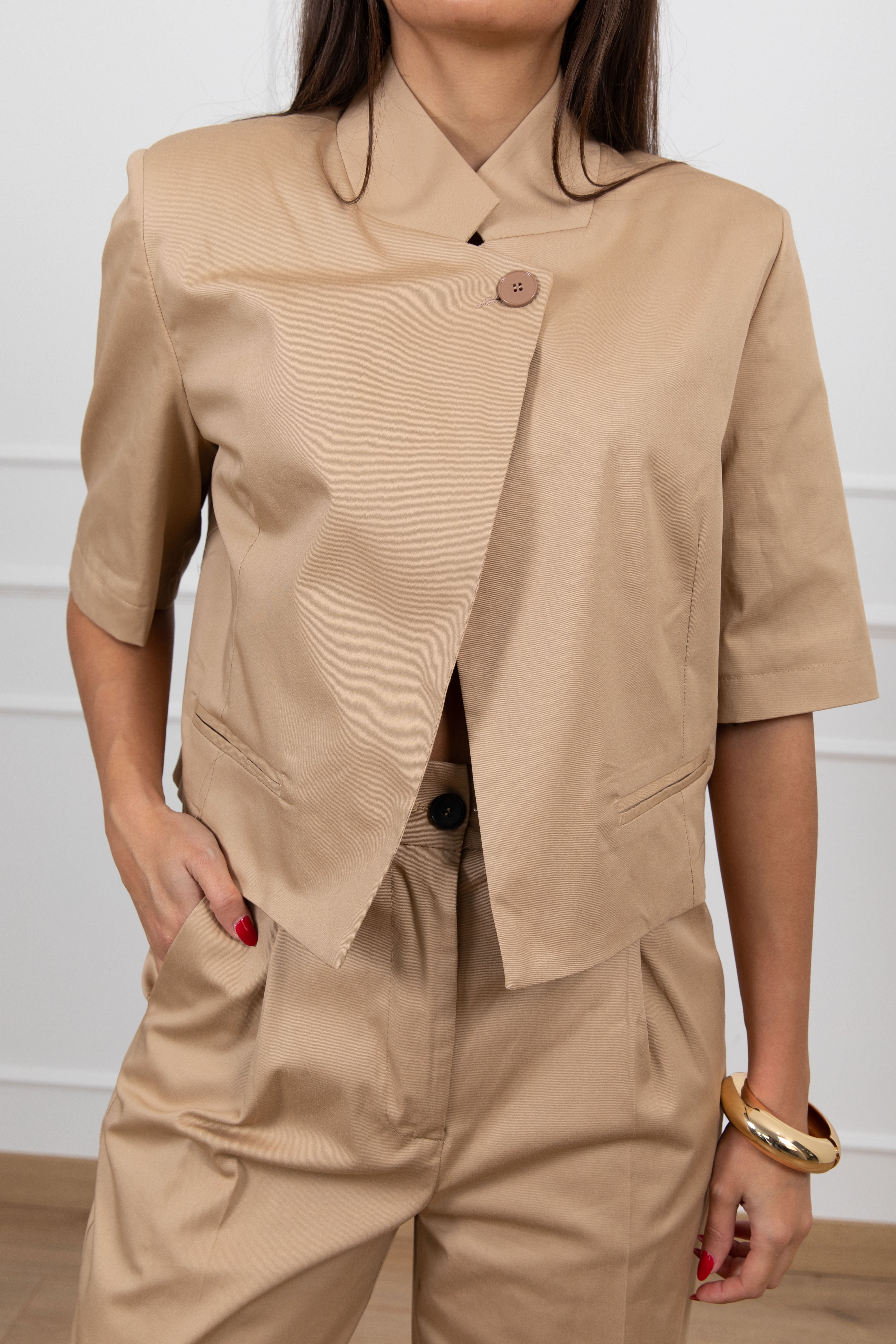 Giacca cropped con bottone alto ViCOLO