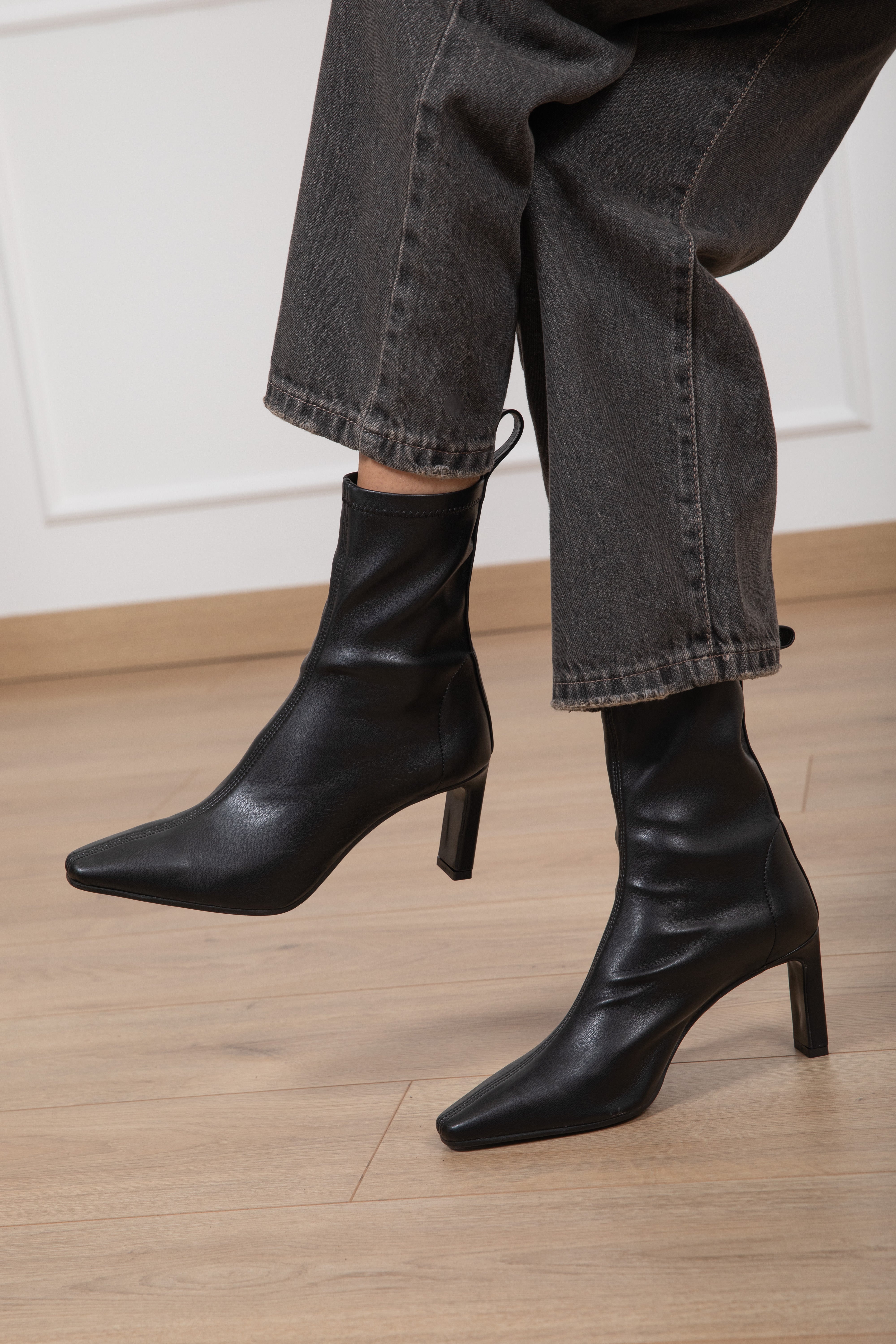 Stivaletto a calzino con tacco alto Ovyé