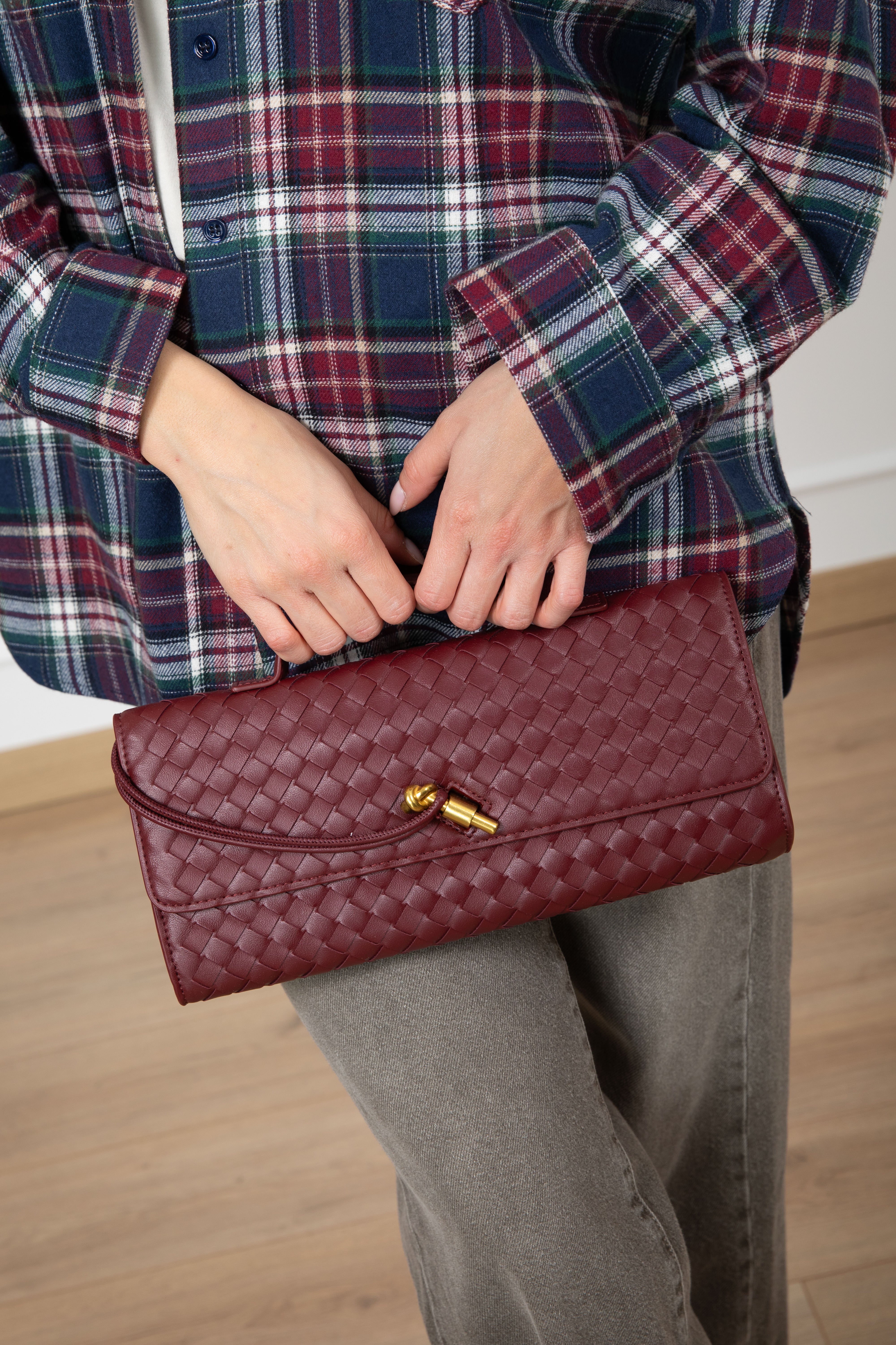 Clutch con intreccio