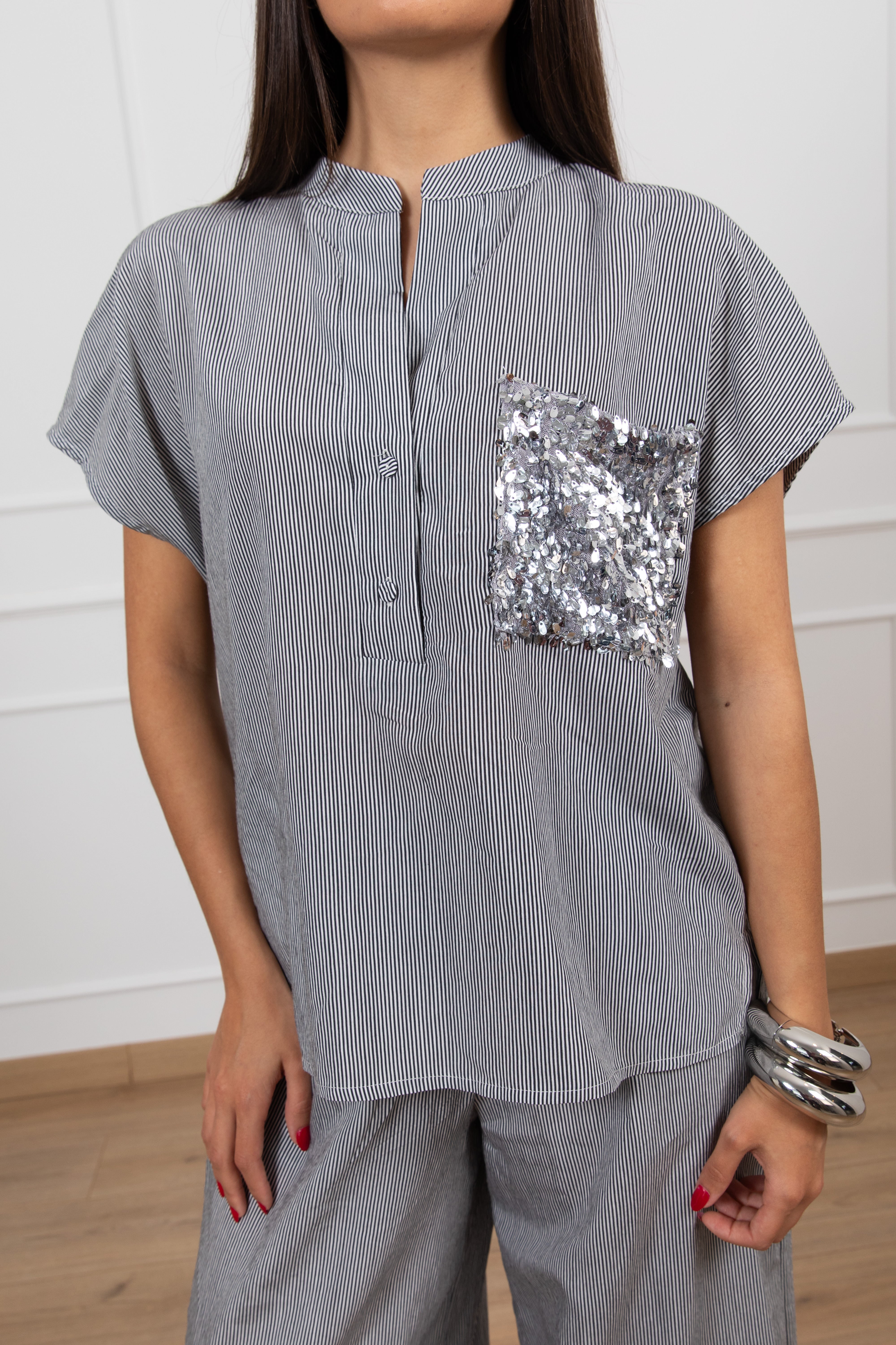 Blusa smanicata a righe con tasca paillettes Tensione IN