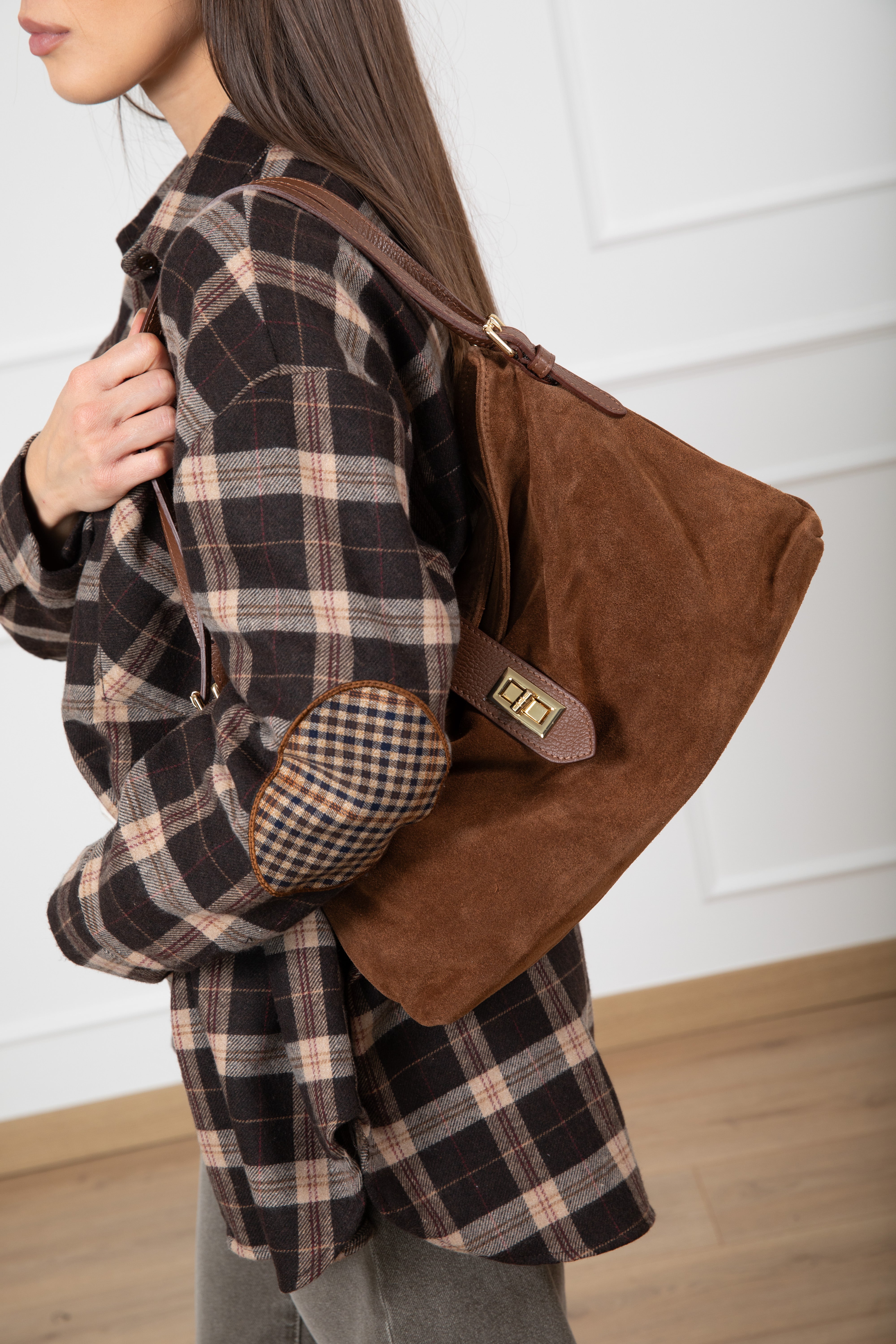 Handbag in camoscio con lucchetto