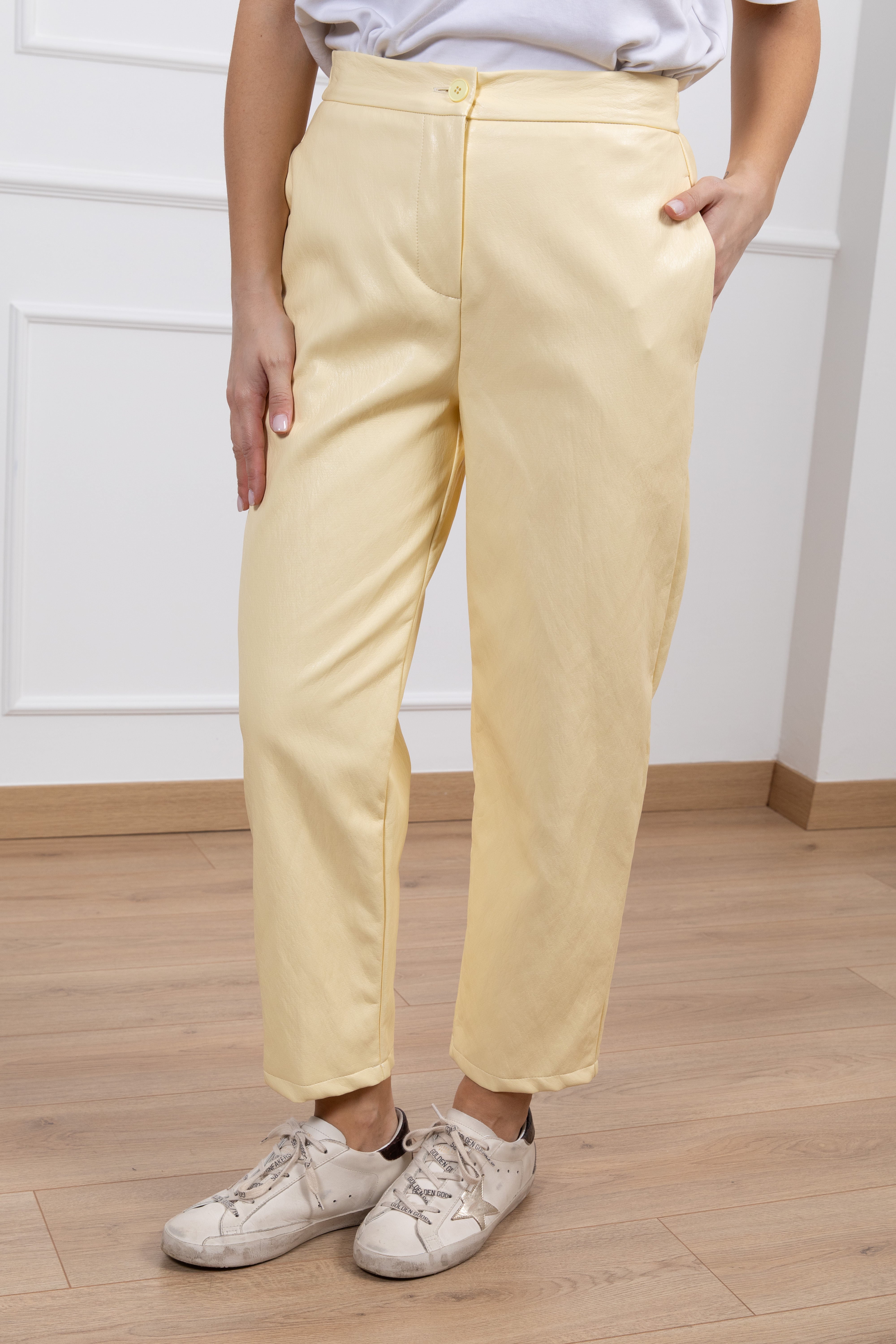 Pantalone carrot-fit in eco-pelle ViCOLO NEW COLLECTION