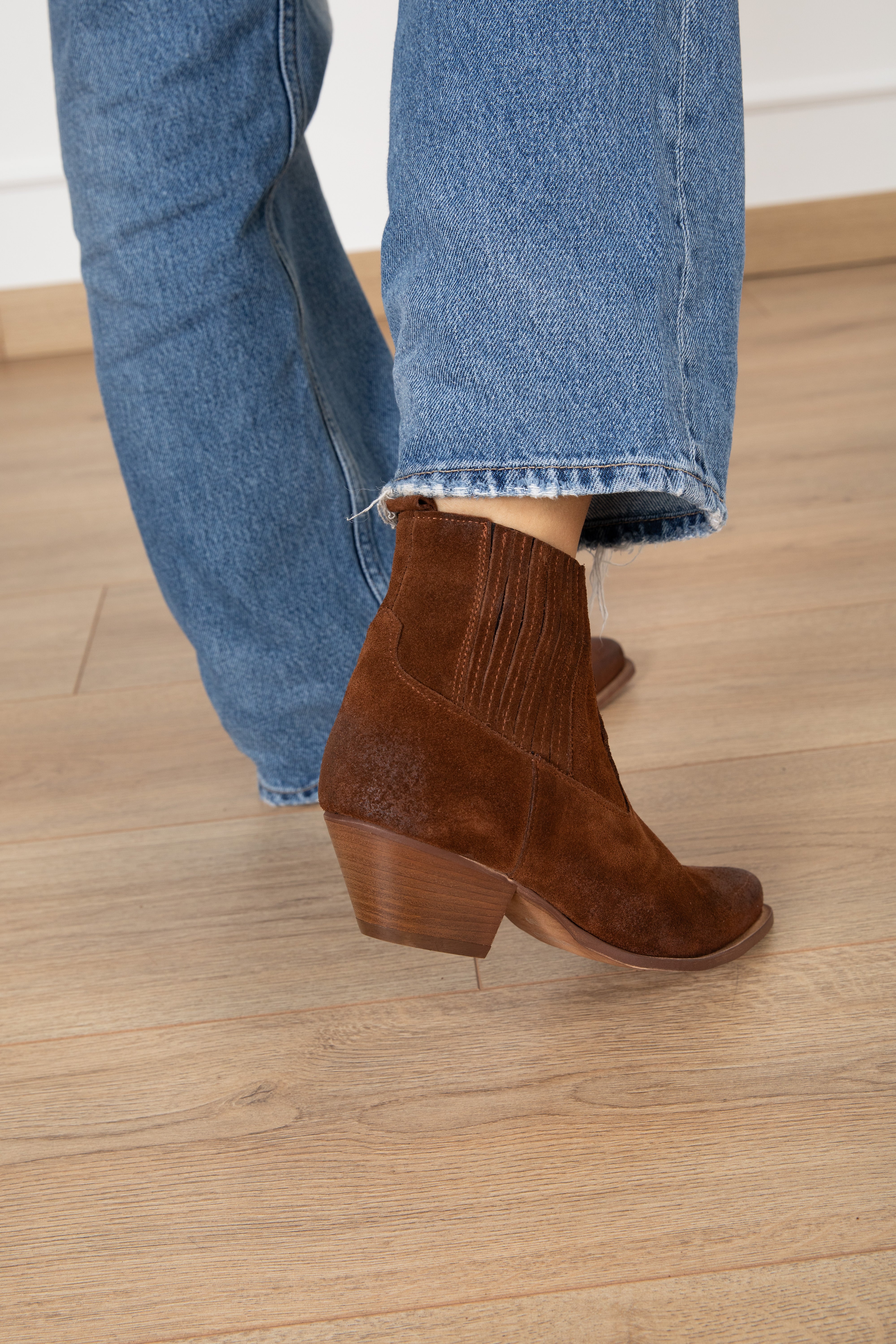 Texano basso Mina in camoscio Attika