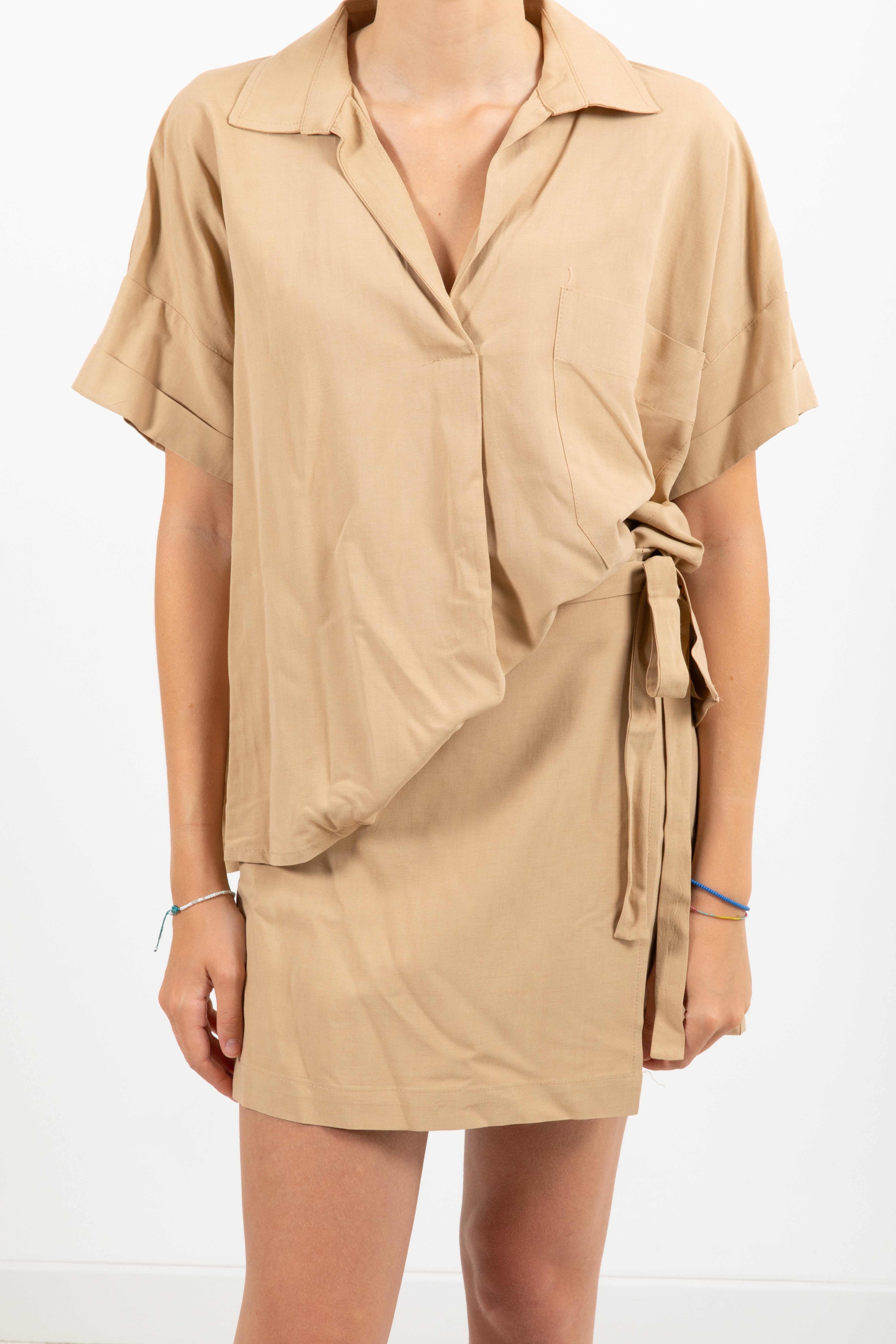 Coordinato blusa e gonna-pareo corta in viscosa e lino ViCOLO