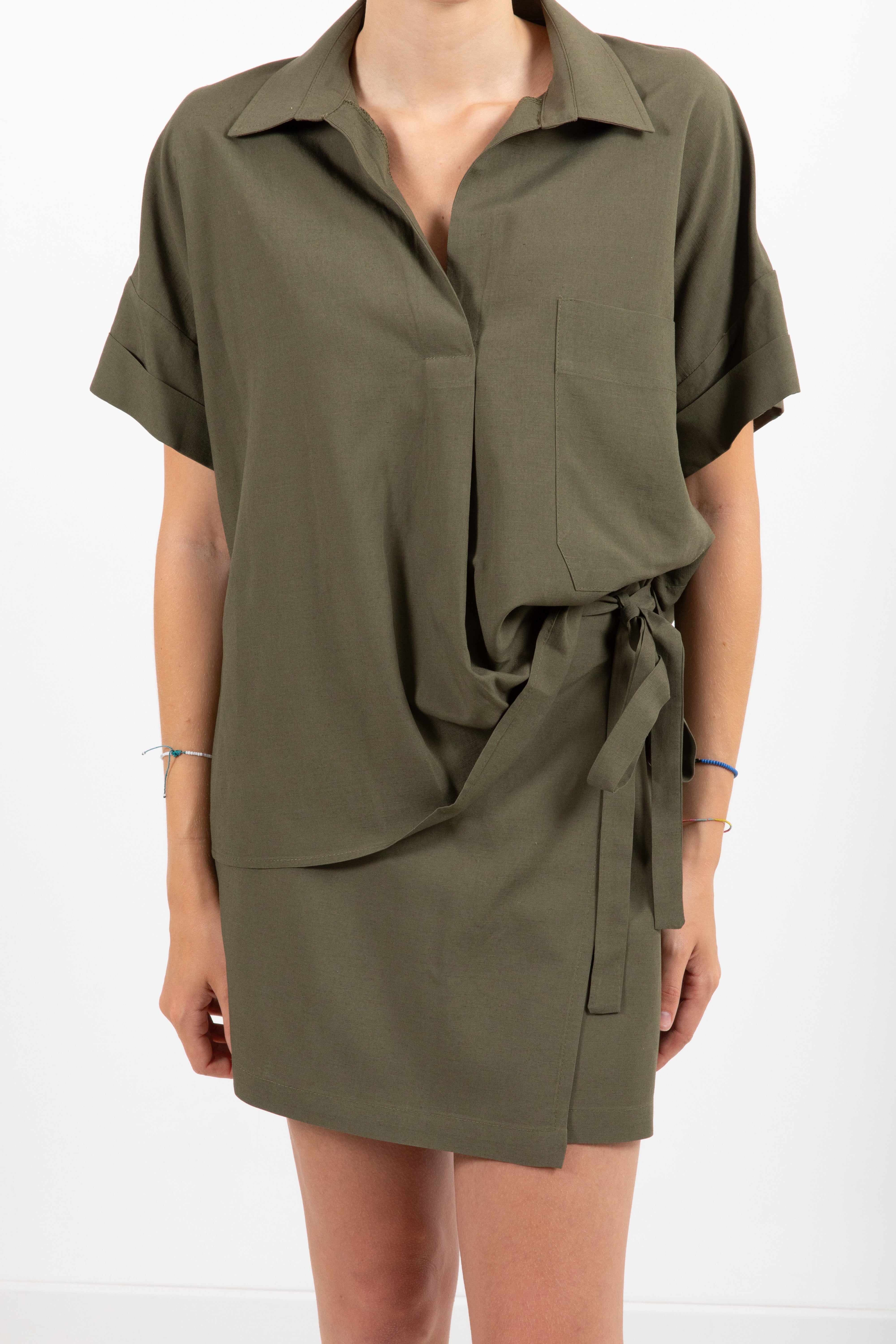 Coordinato blusa e gonna-pareo corta in viscosa e lino ViCOLO