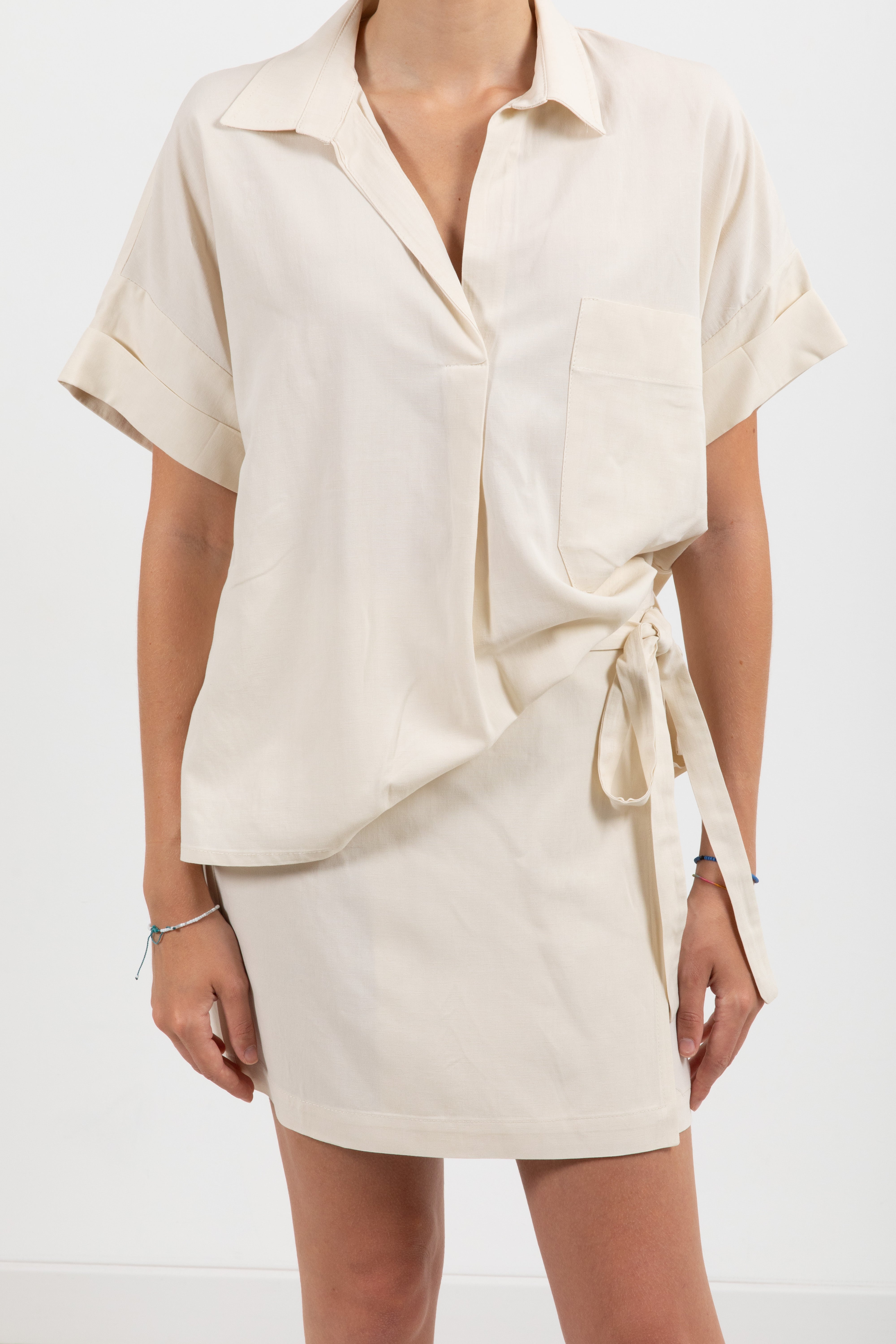Coordinato blusa e gonna-pareo corta in viscosa e lino ViCOLO
