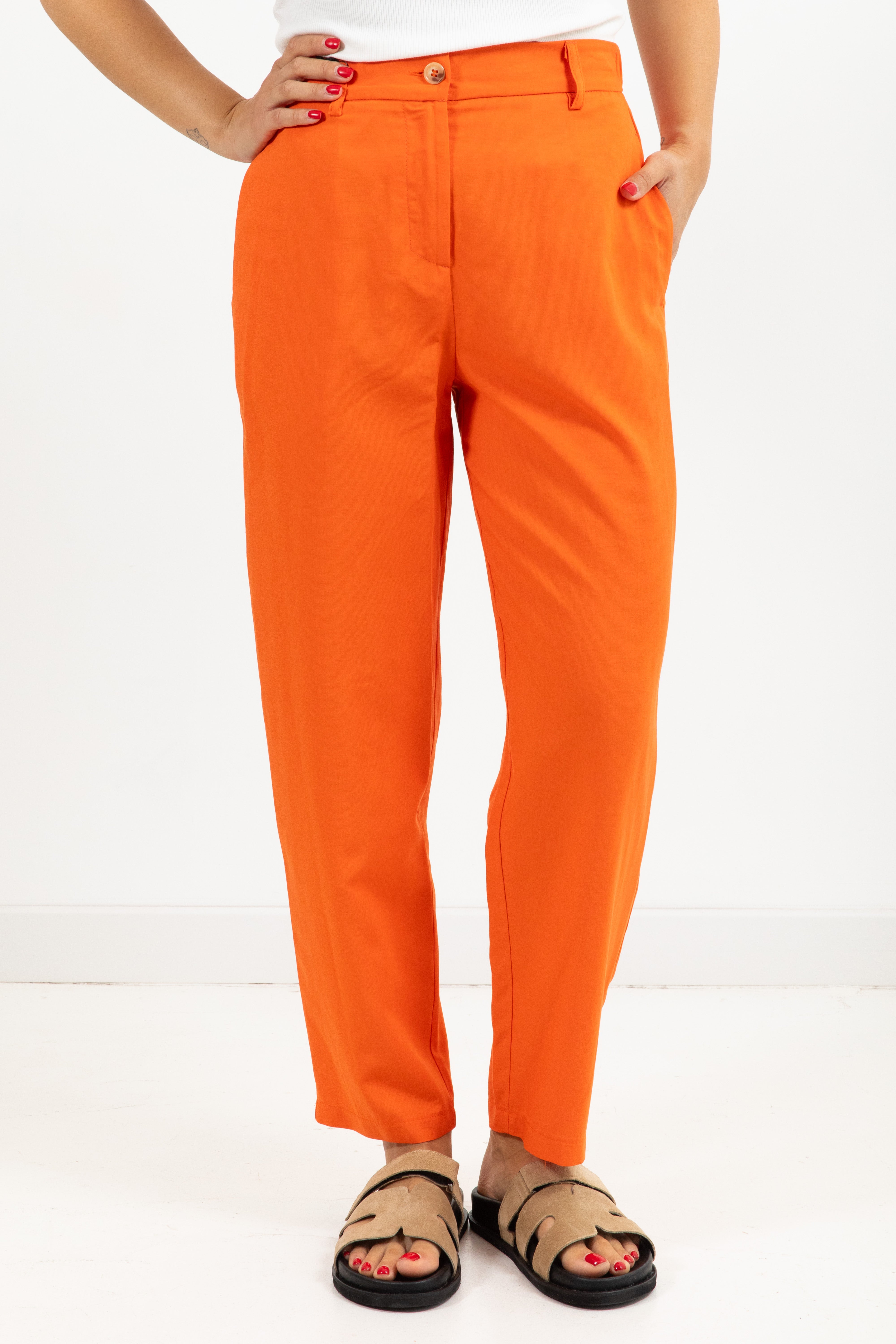 Pantalone carrot-fit in lino e viscosa ViCOLO