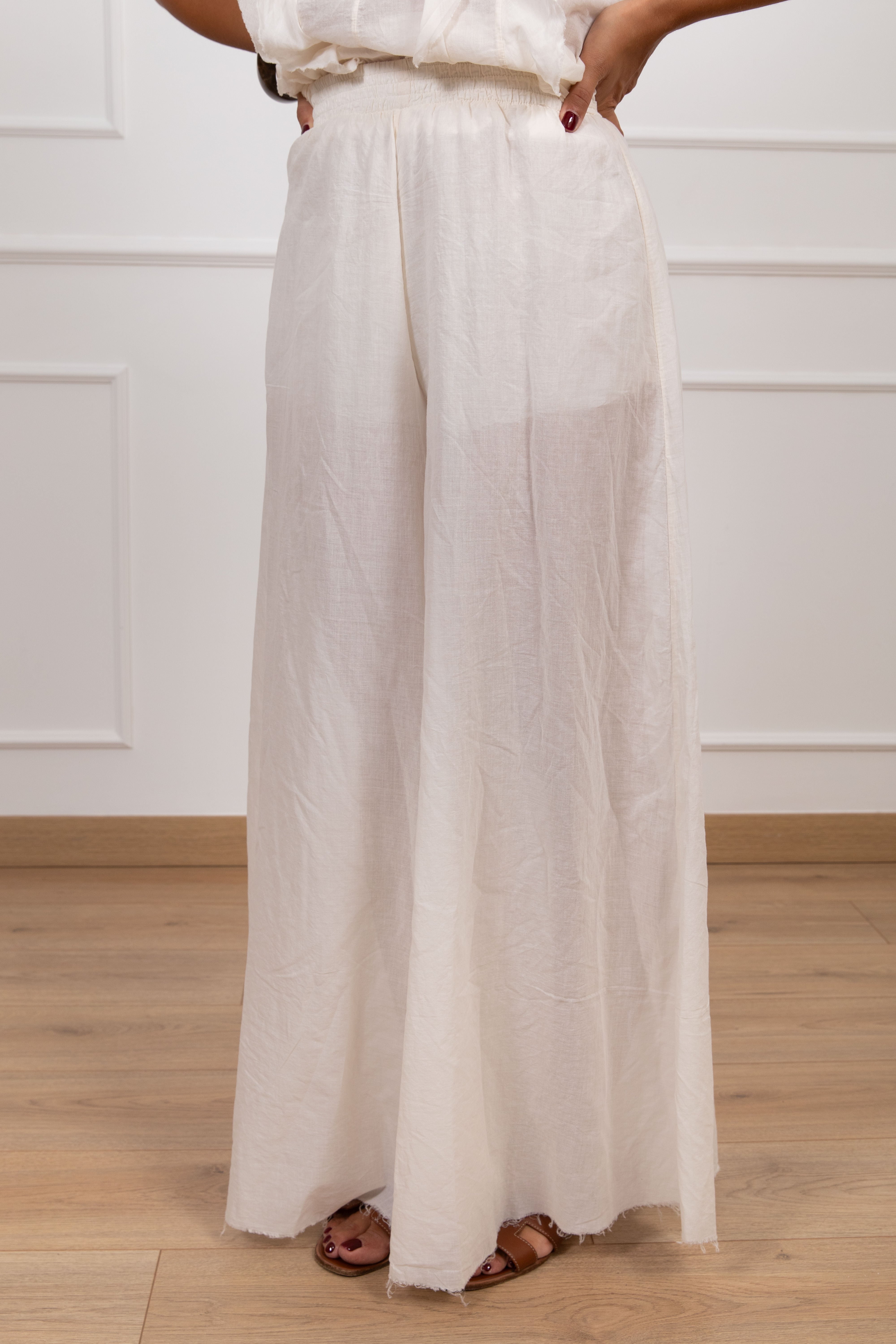 Pantalone gamba ampia con fondo sfrangiato Tensione IN