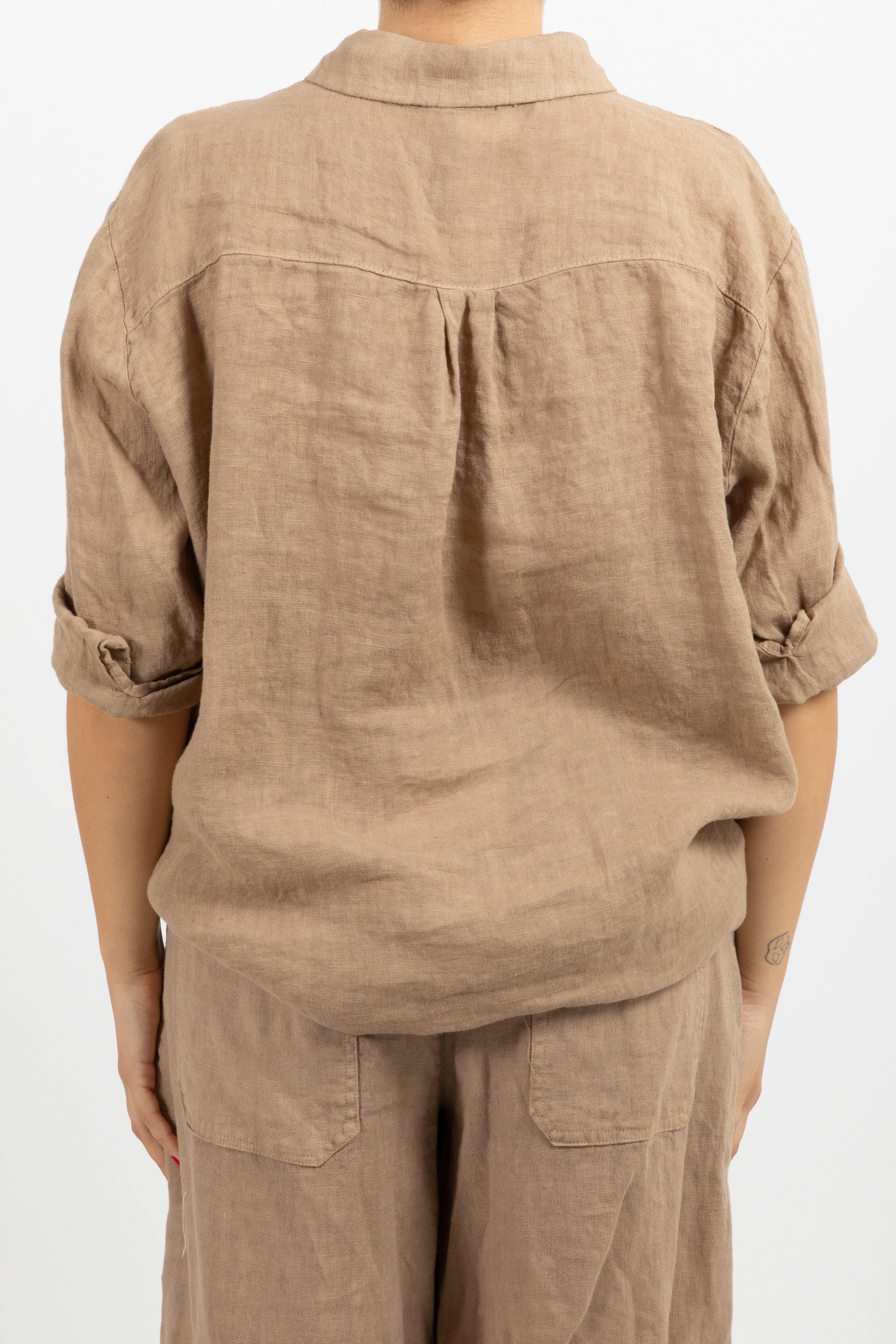 Camicia in lino con applicazione fiore ViCOLO