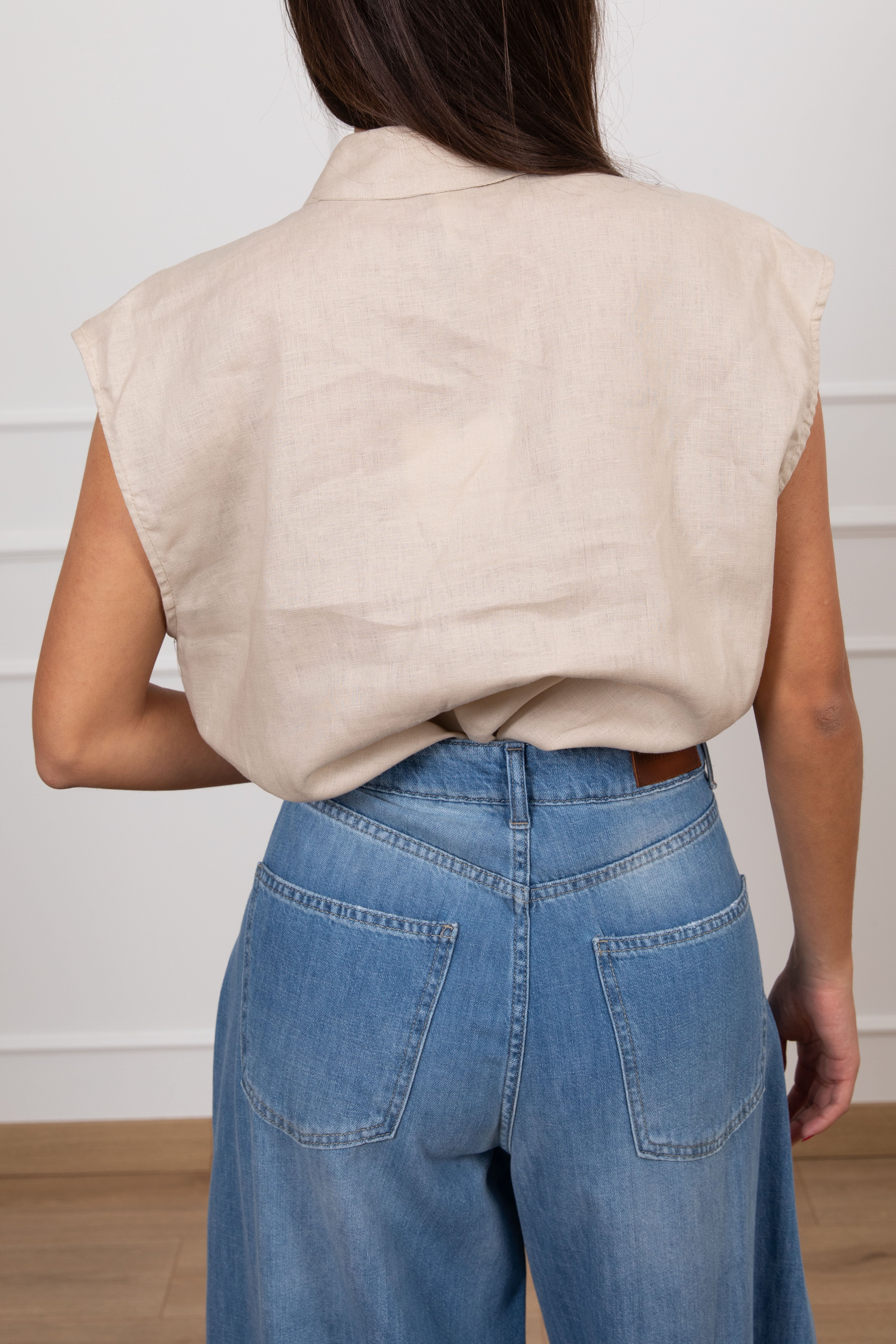 Camicia smanicata in lino con tasca paillettes Tensione IN