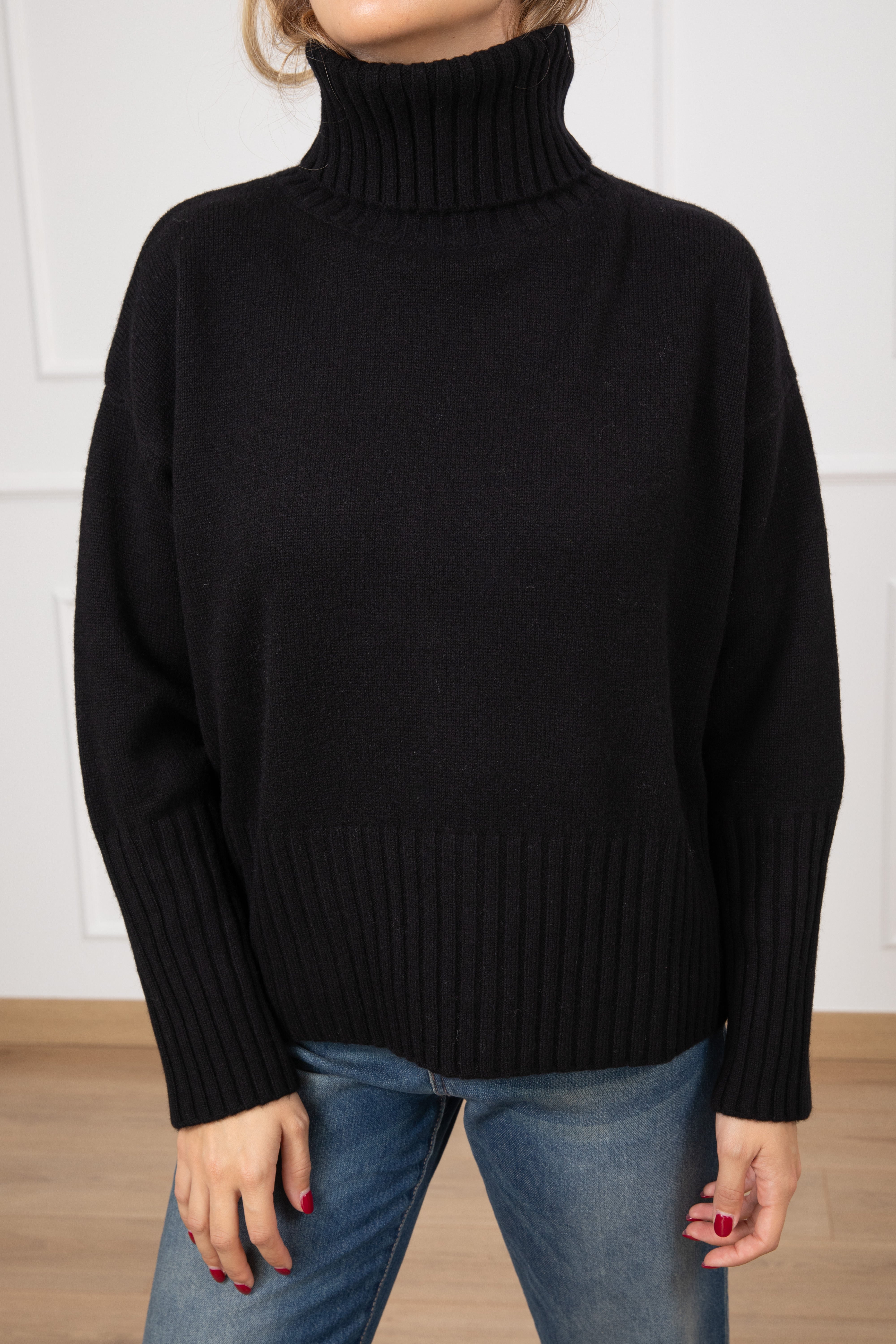 Pull a scatoletta con collo alto 100% lana Tensione IN