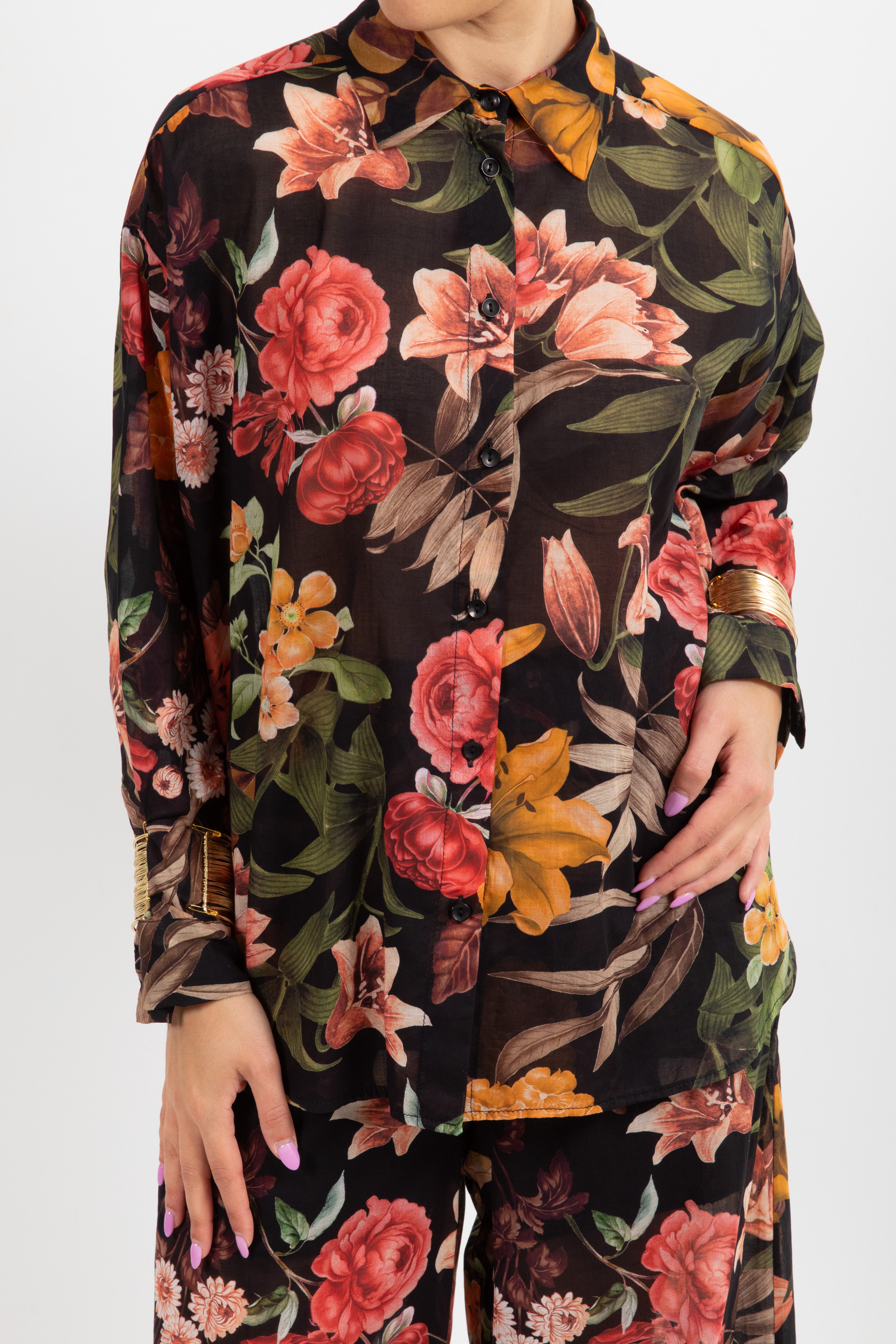 Camicia fantasia giglio con bracciali oro Tensione IN
