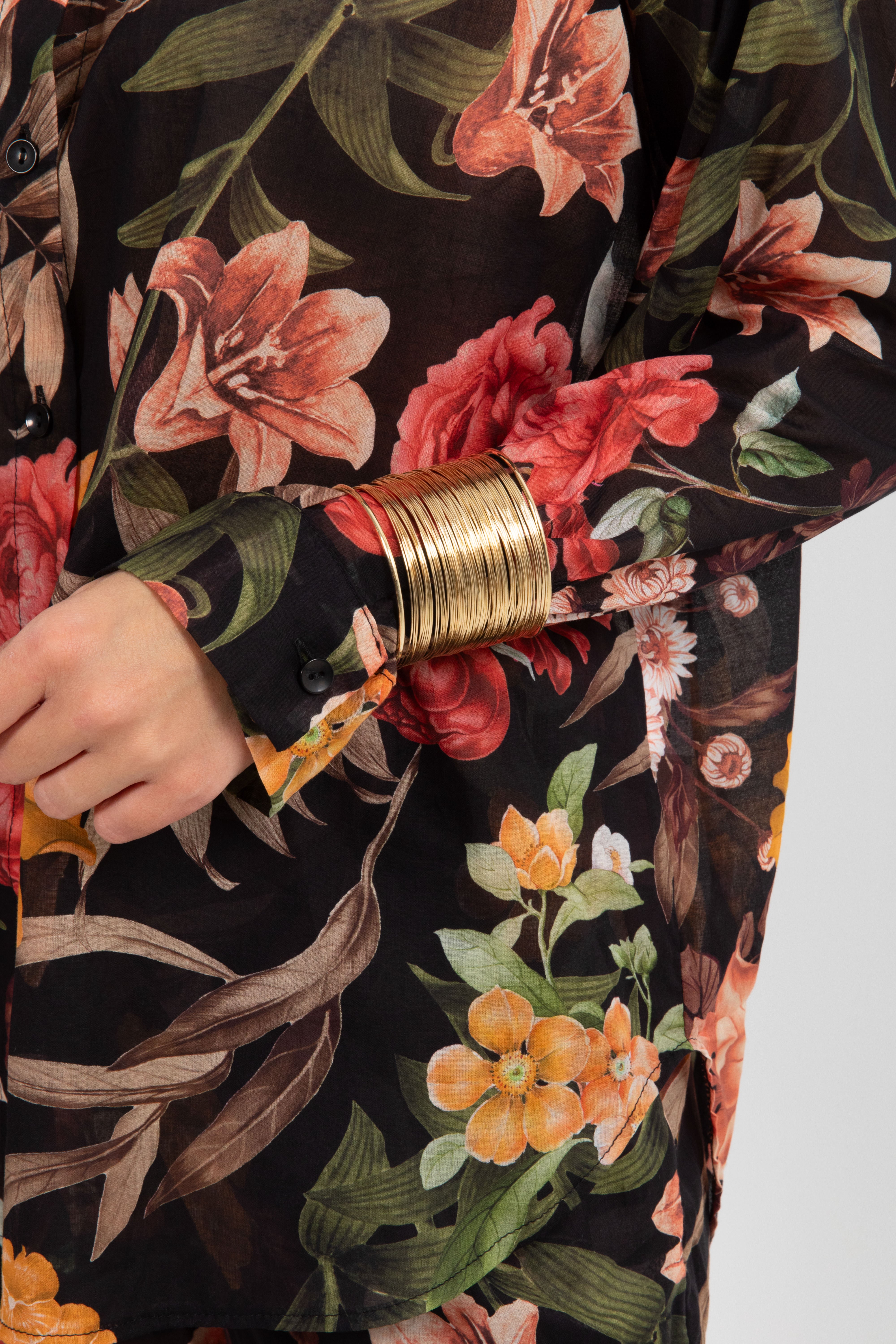 Camicia fantasia giglio con bracciali oro Tensione IN
