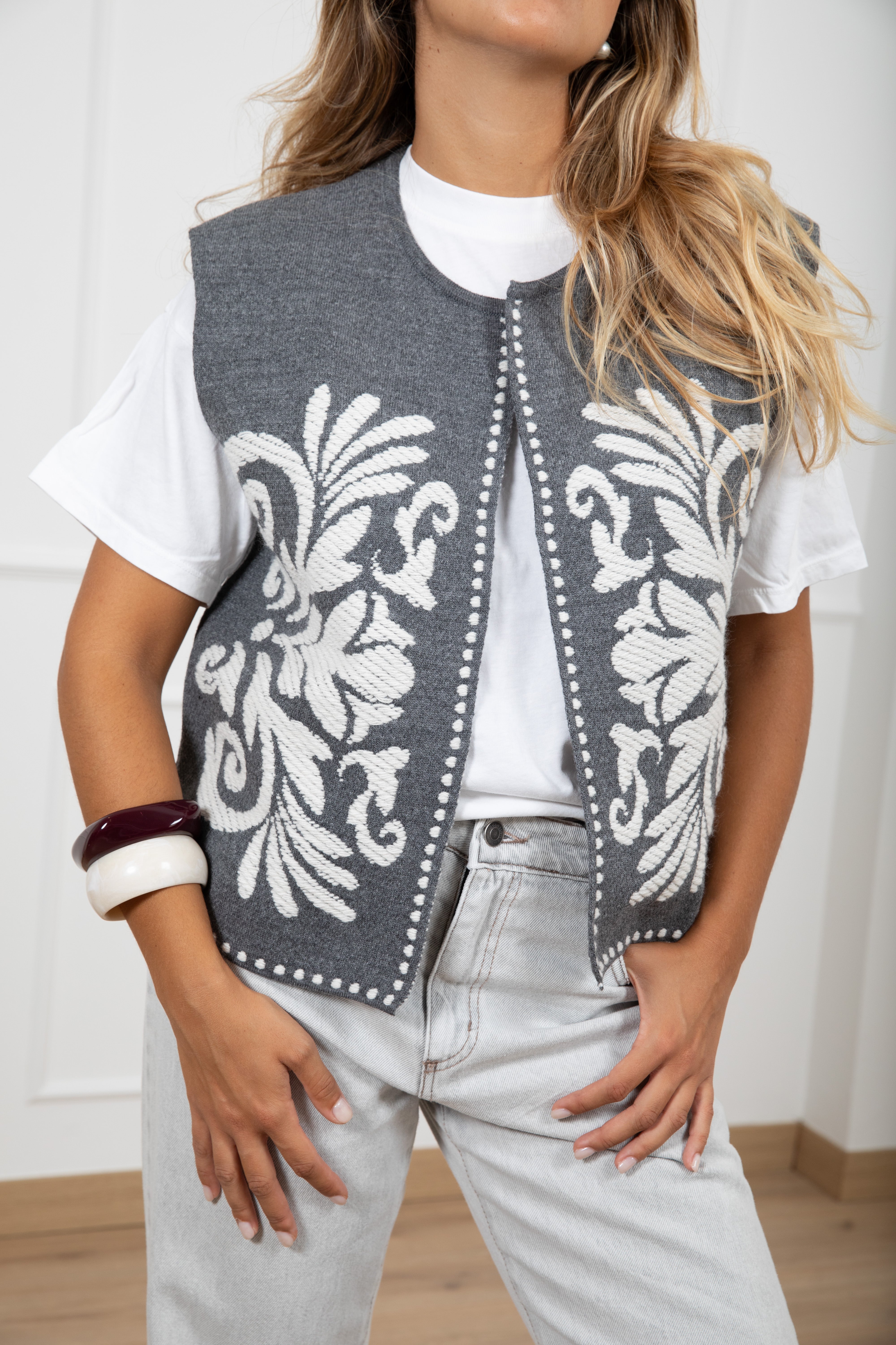 Gilet in maglia con ricamo arabesque Tensione IN