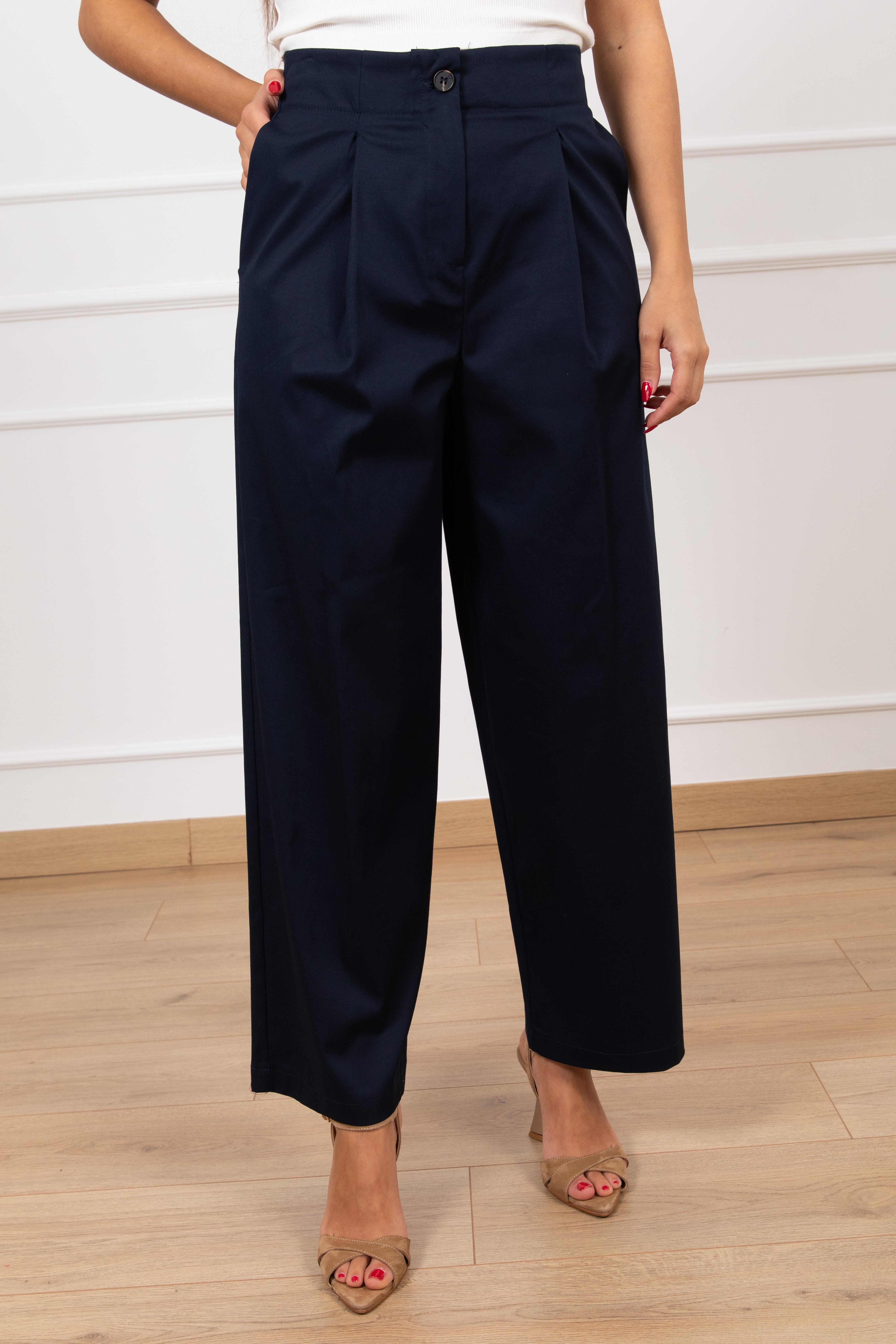 Pantalone in cotone con pinces Tensione IN