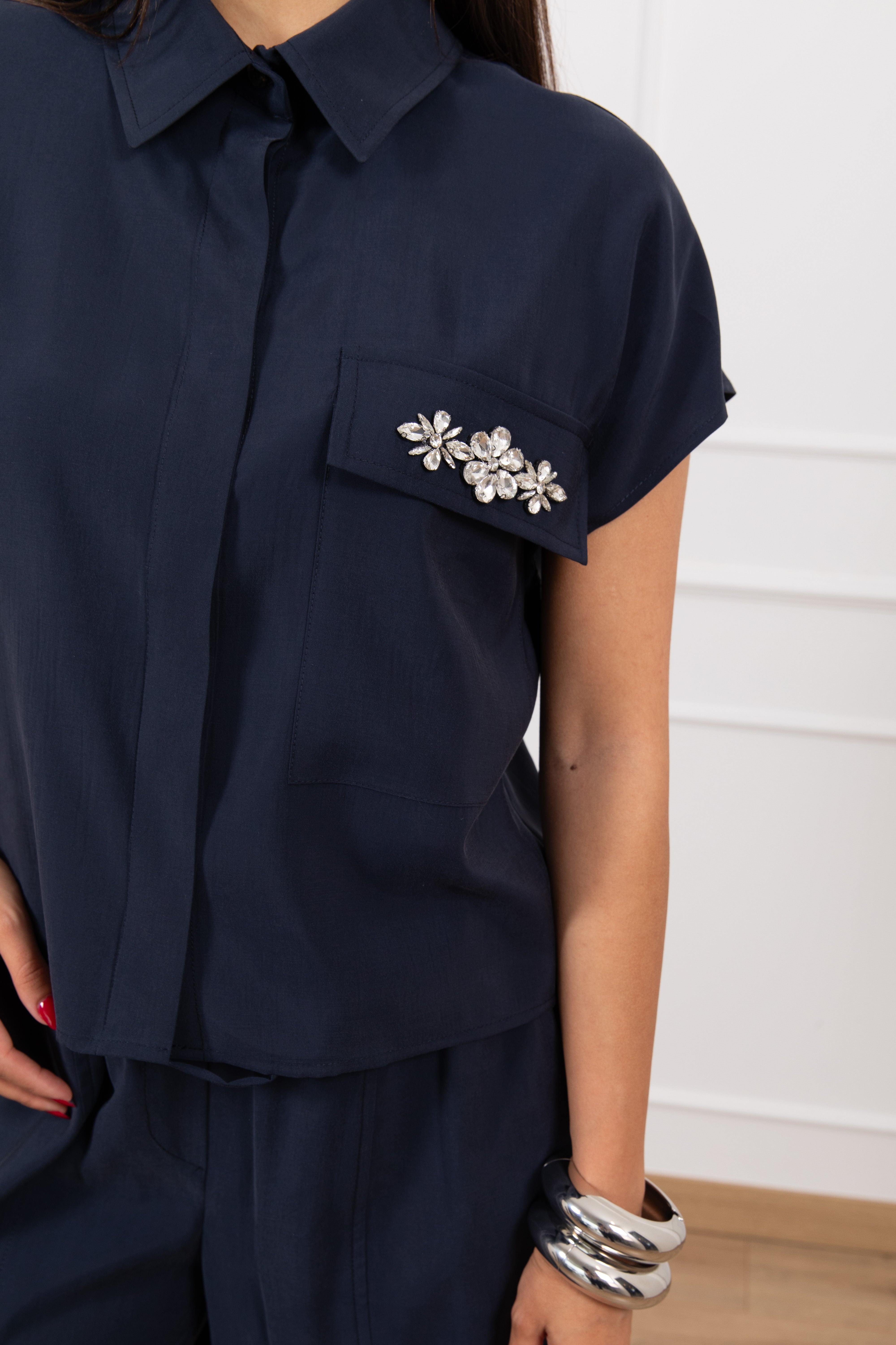 Camicia in cupro con applicazione sulla tasca Tensione IN