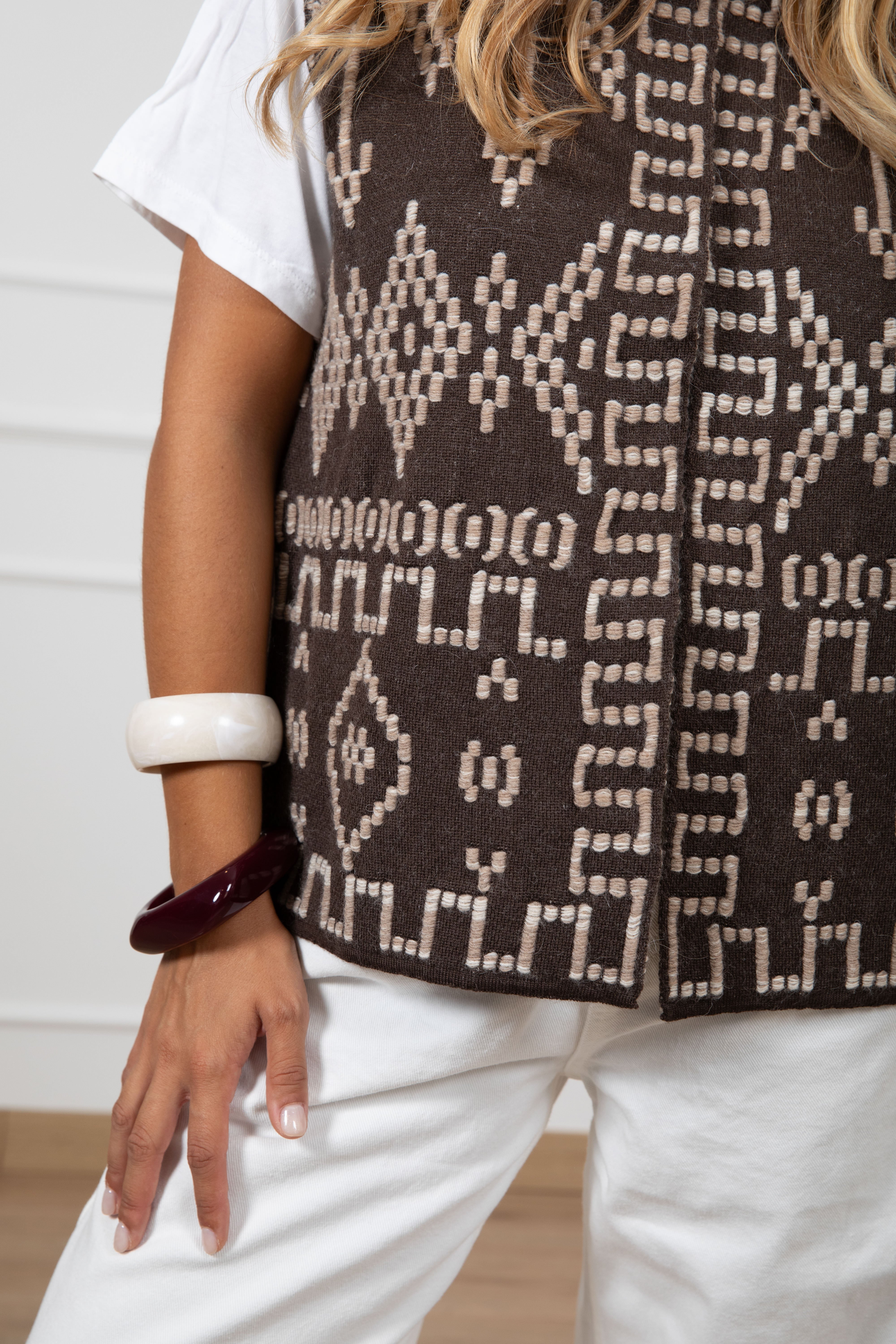 Gilet in maglia con ricamo ikat Tensione IN