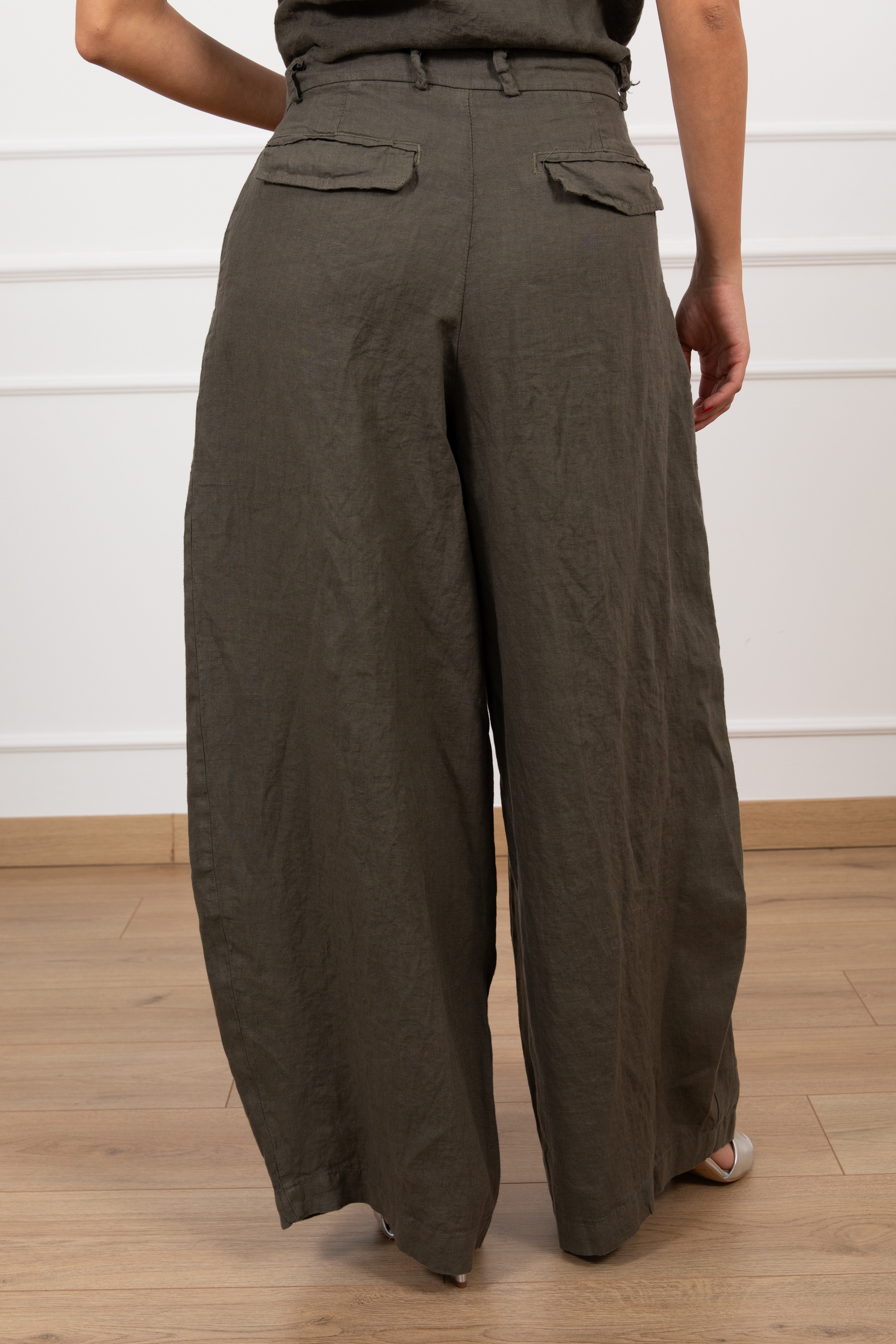 Pantalone 100% lino con pinces e tasca a patta Tensione IN