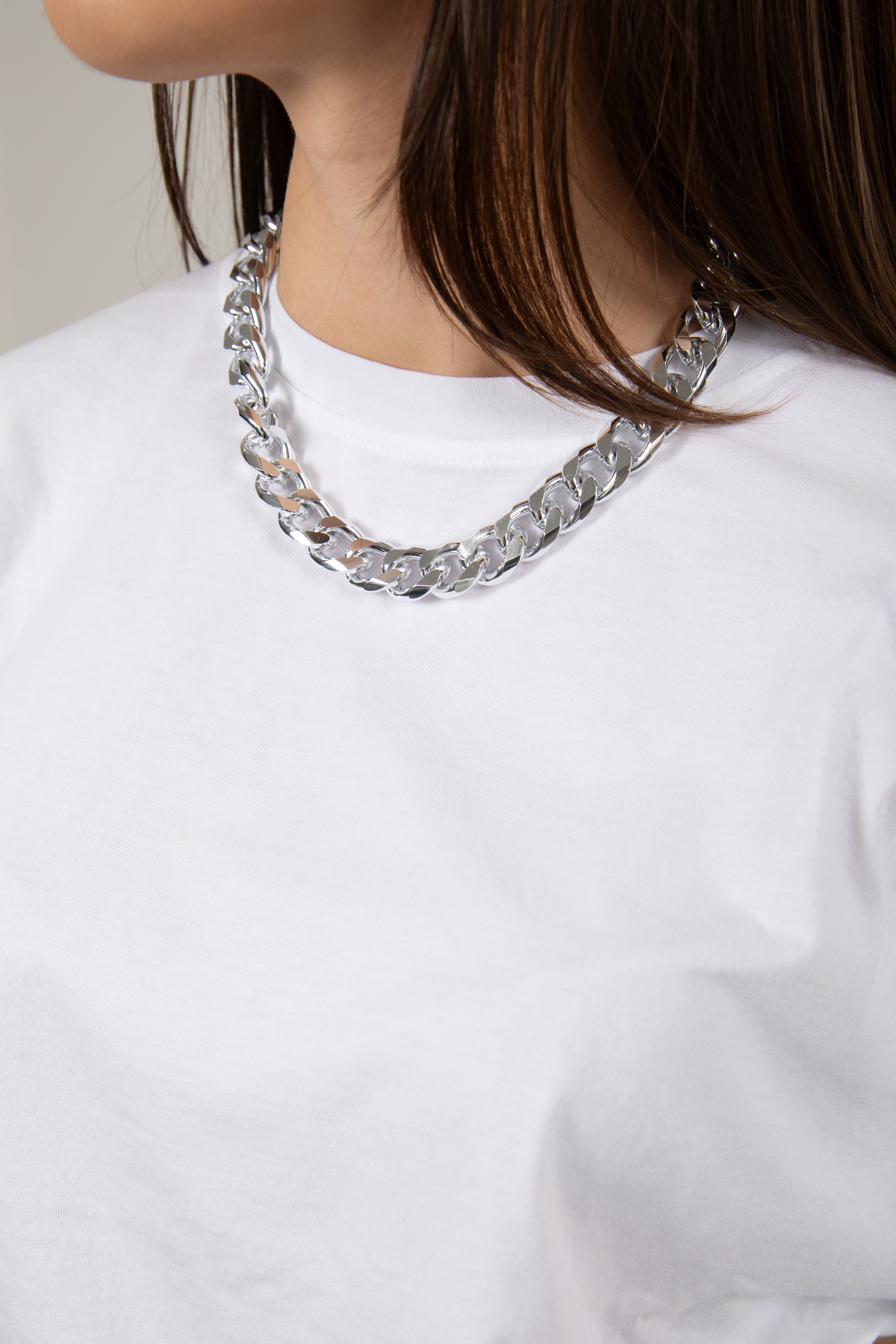 Collana con catena piatta