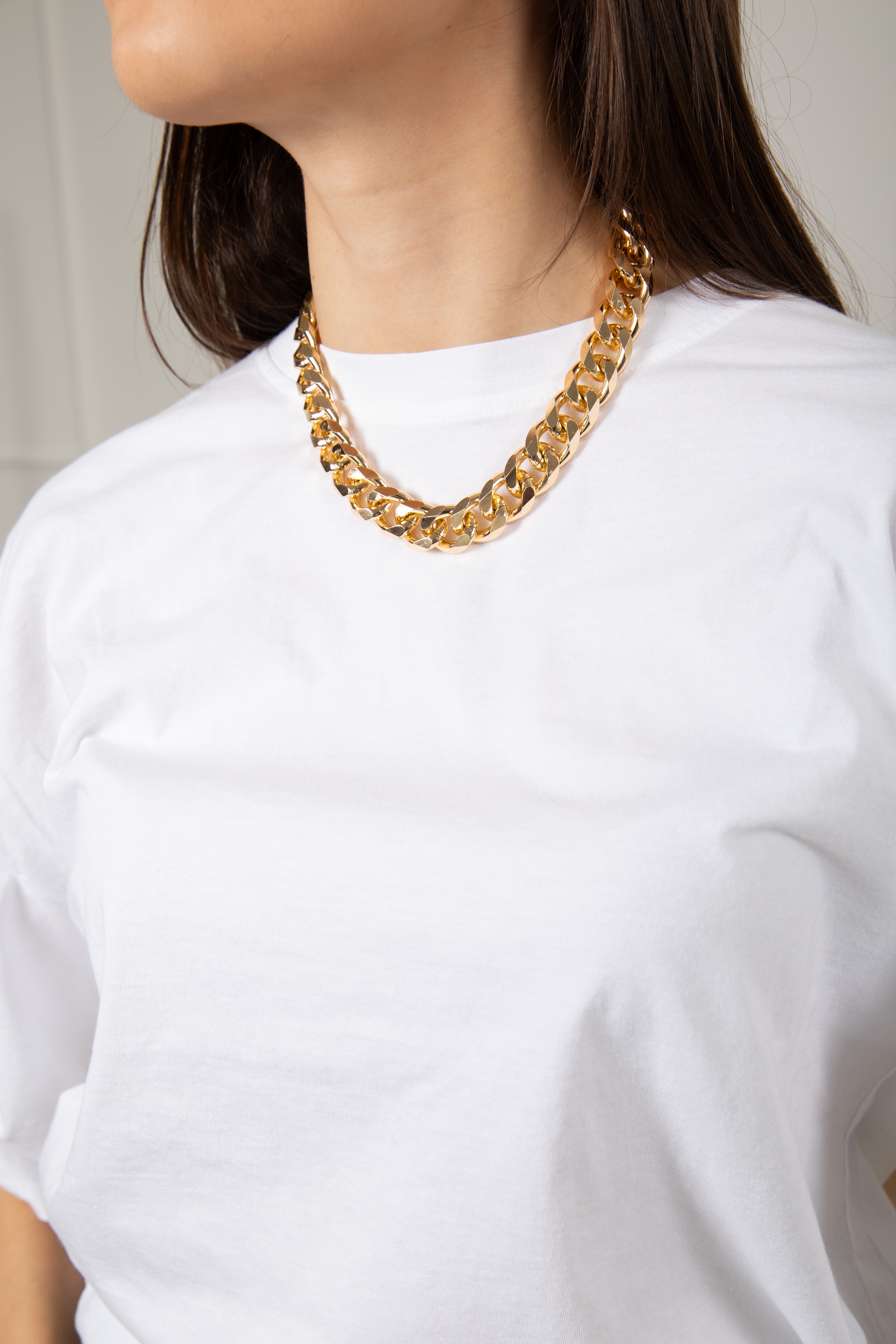 Collana con catena piatta