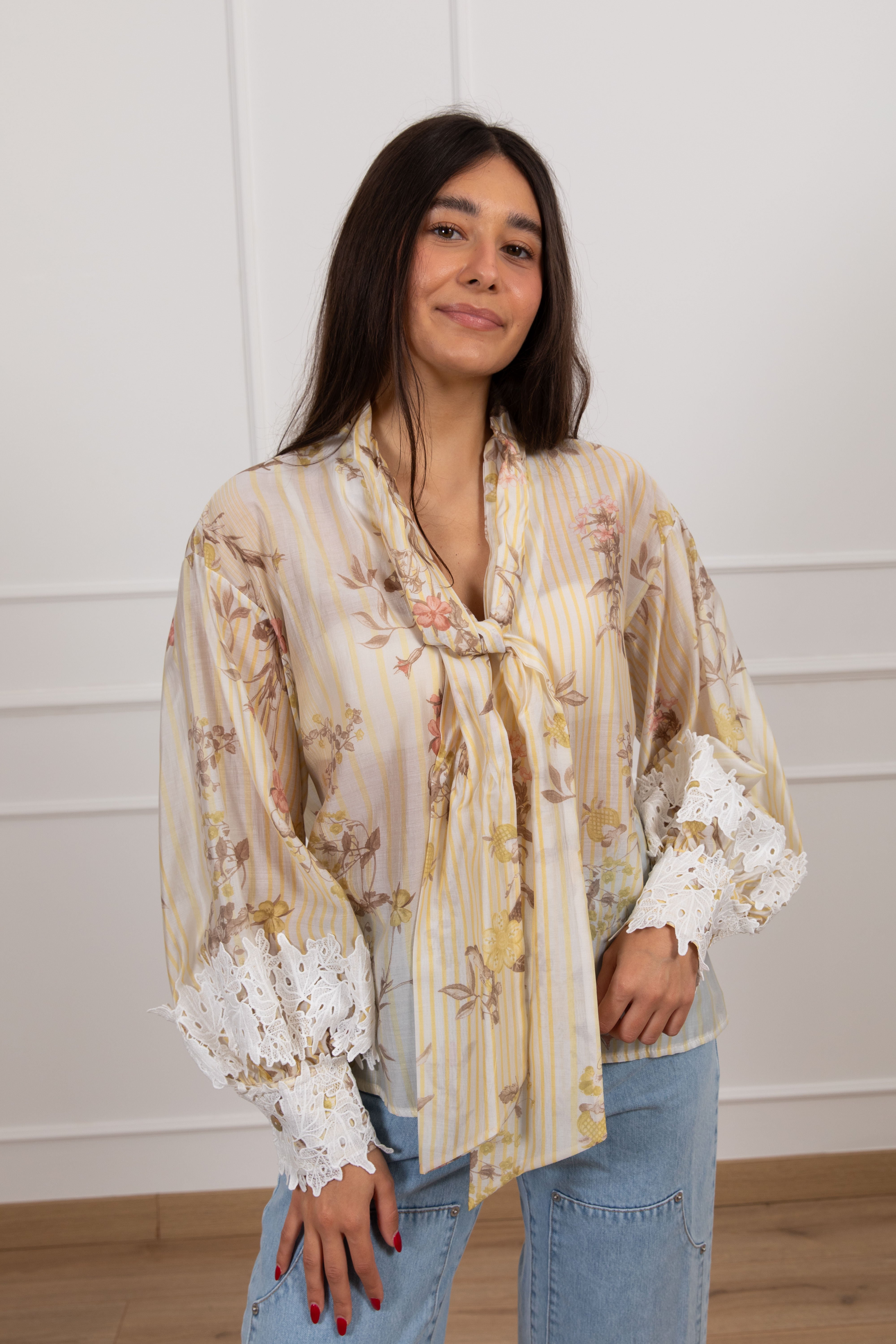 Blusa bacchettata fantasia flowers con pizzo Susy Mix