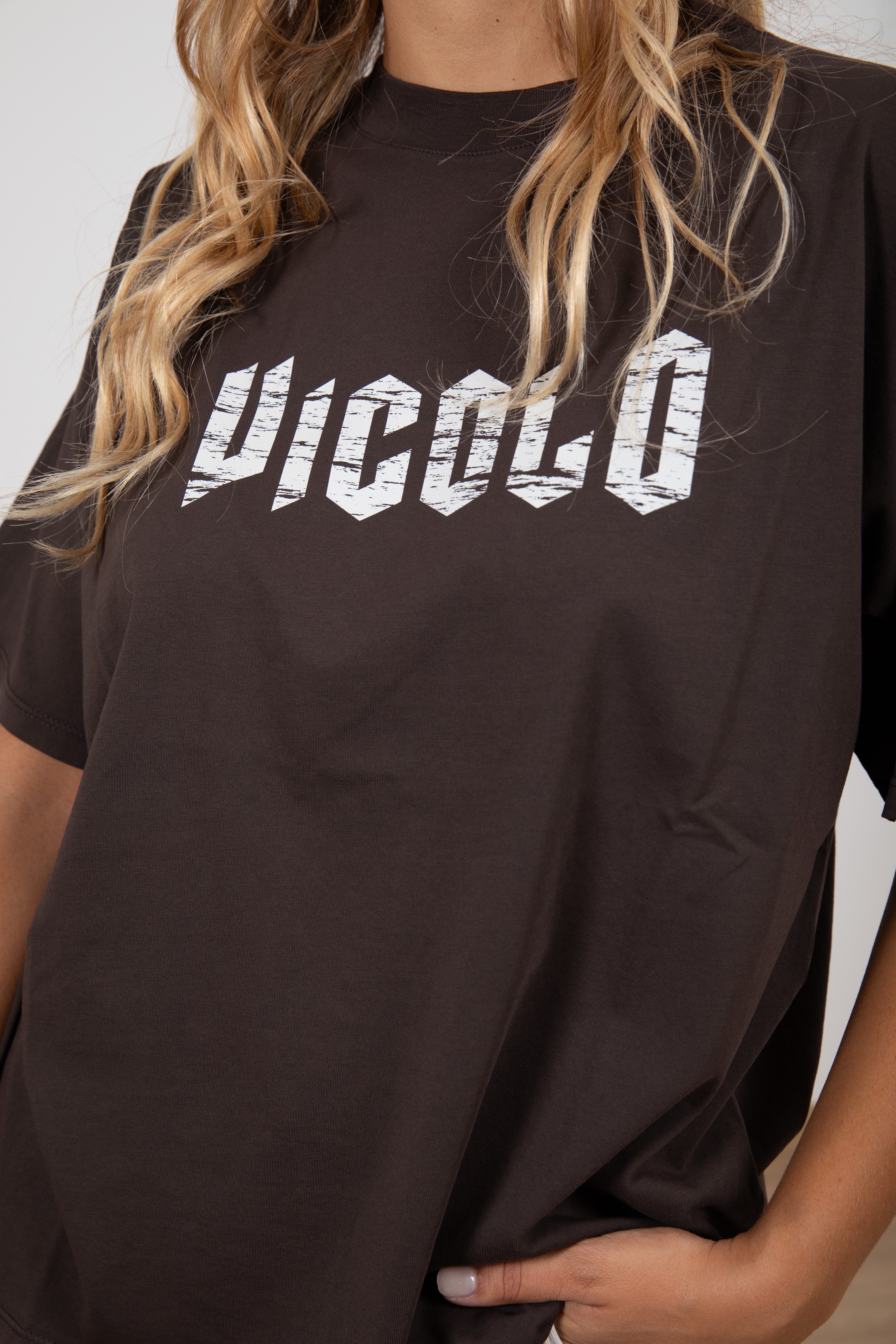 T-shirt over-size logo graffiato ViCOLO