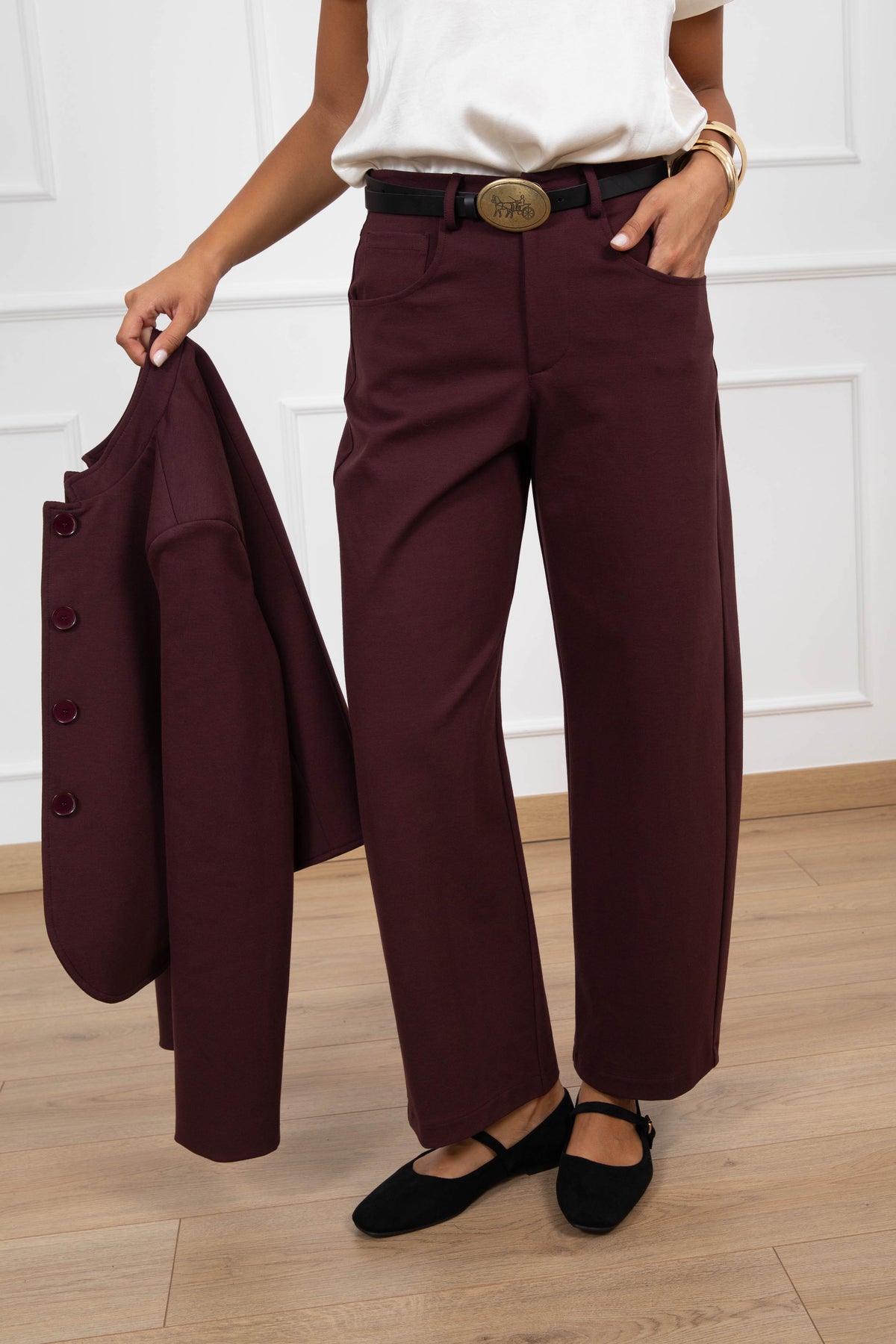 Pantalone 5 tasche in punto milano con cintura placca variante bordeaux Tensione IN