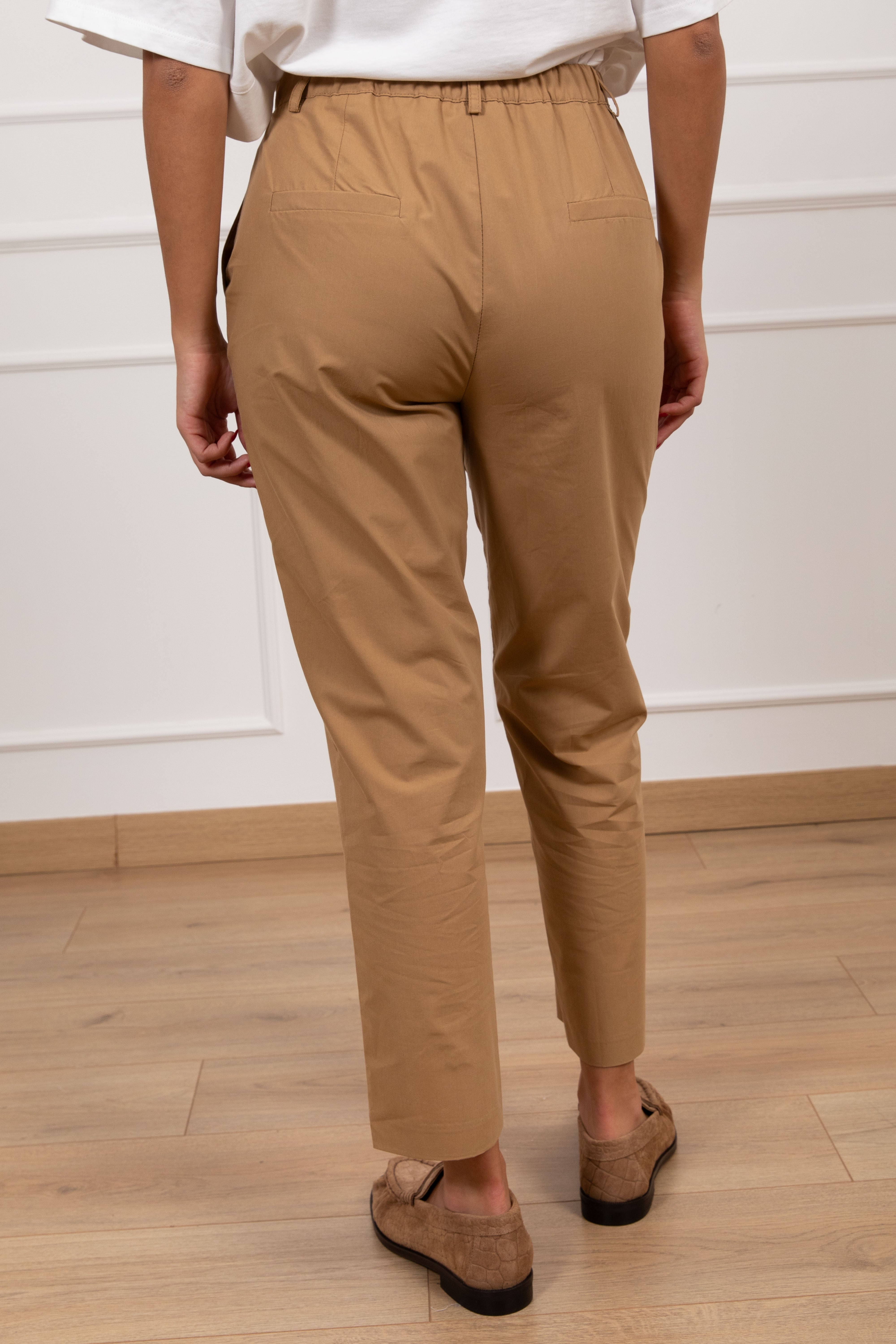 Pantalone carrot-fit con elastico sul retro ViCOLO