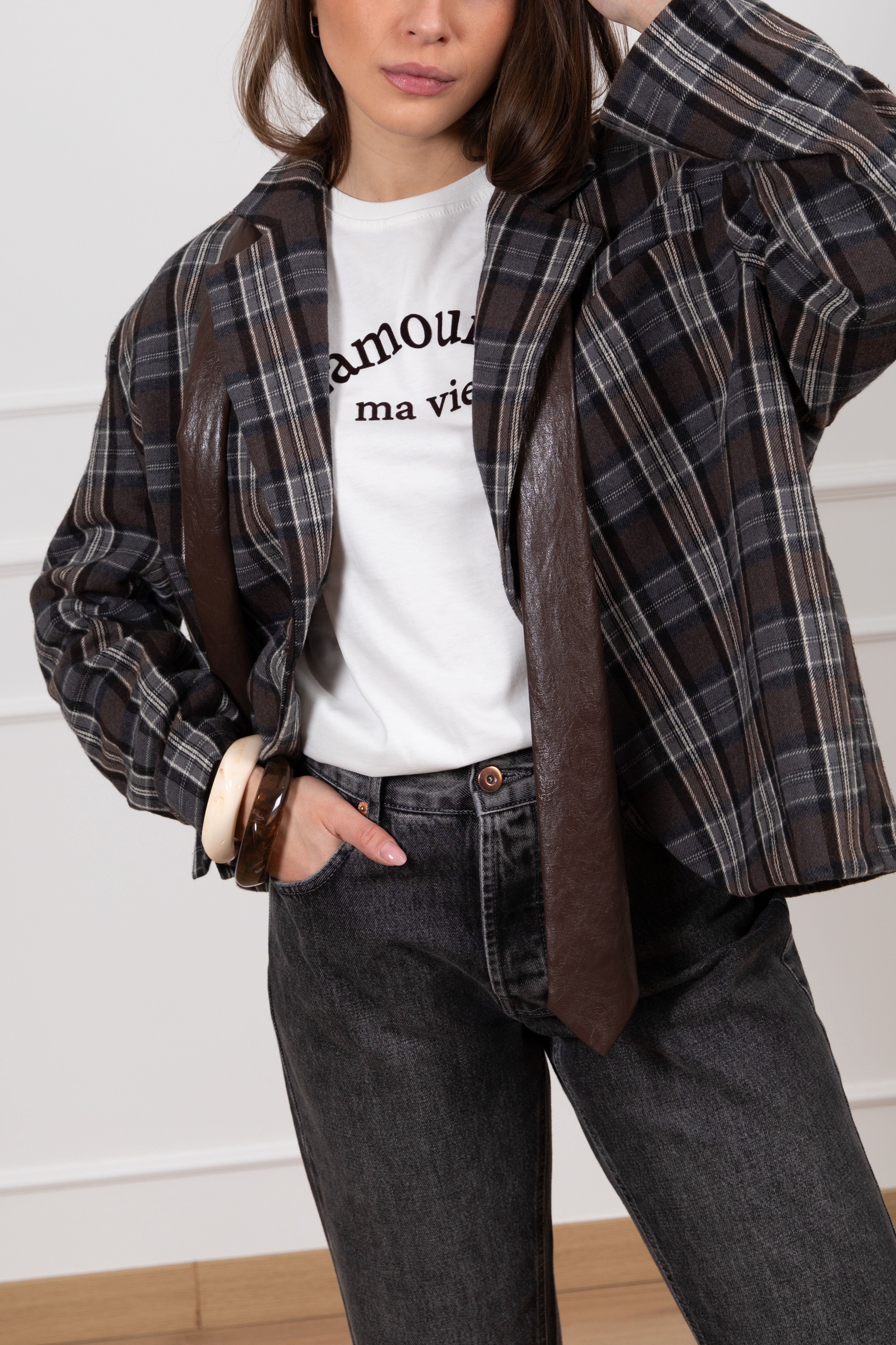 Giacca check 2/4 con cravatta in eco-pelle Tensione IN