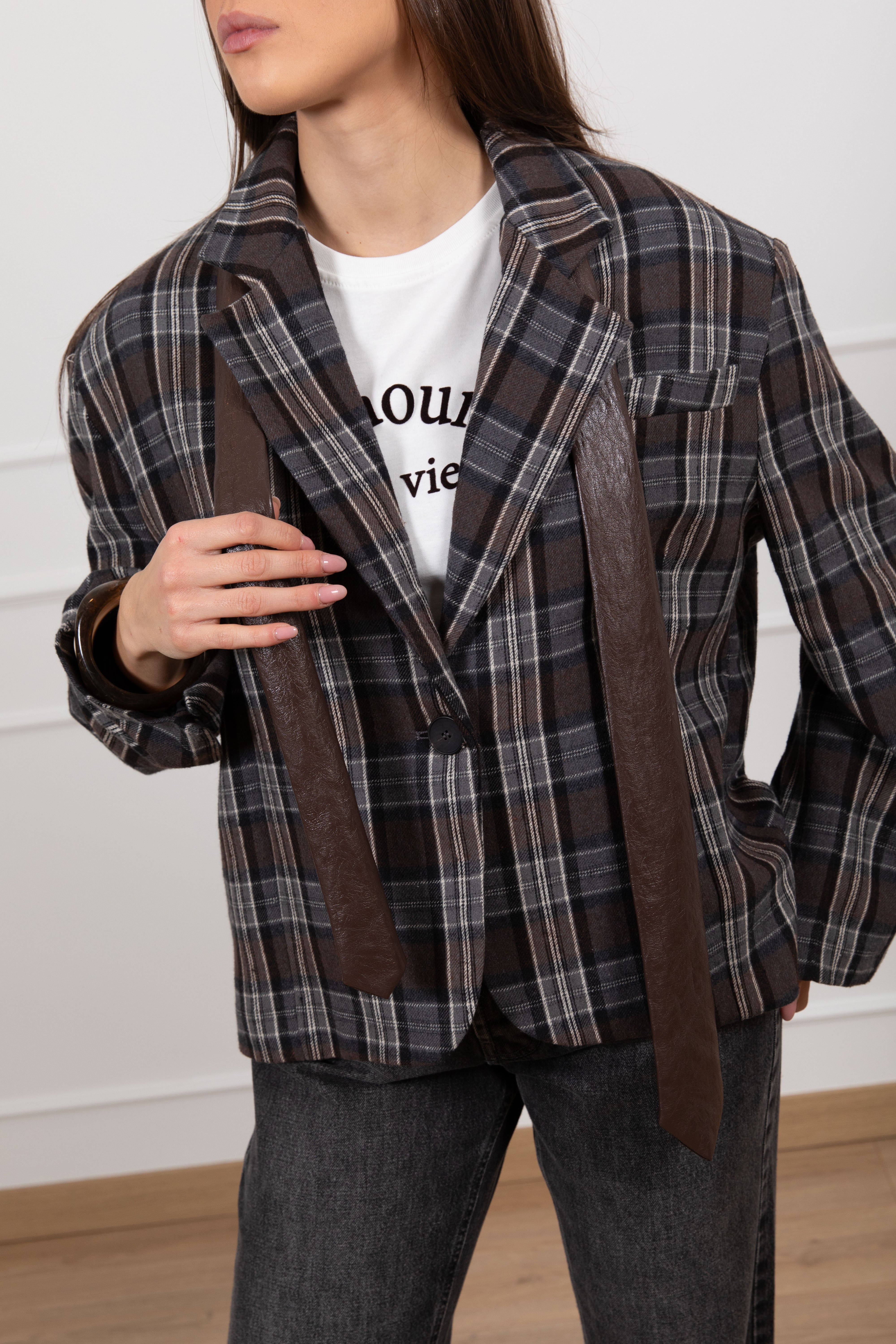 Giacca check 2/4 con cravatta in eco-pelle Tensione IN