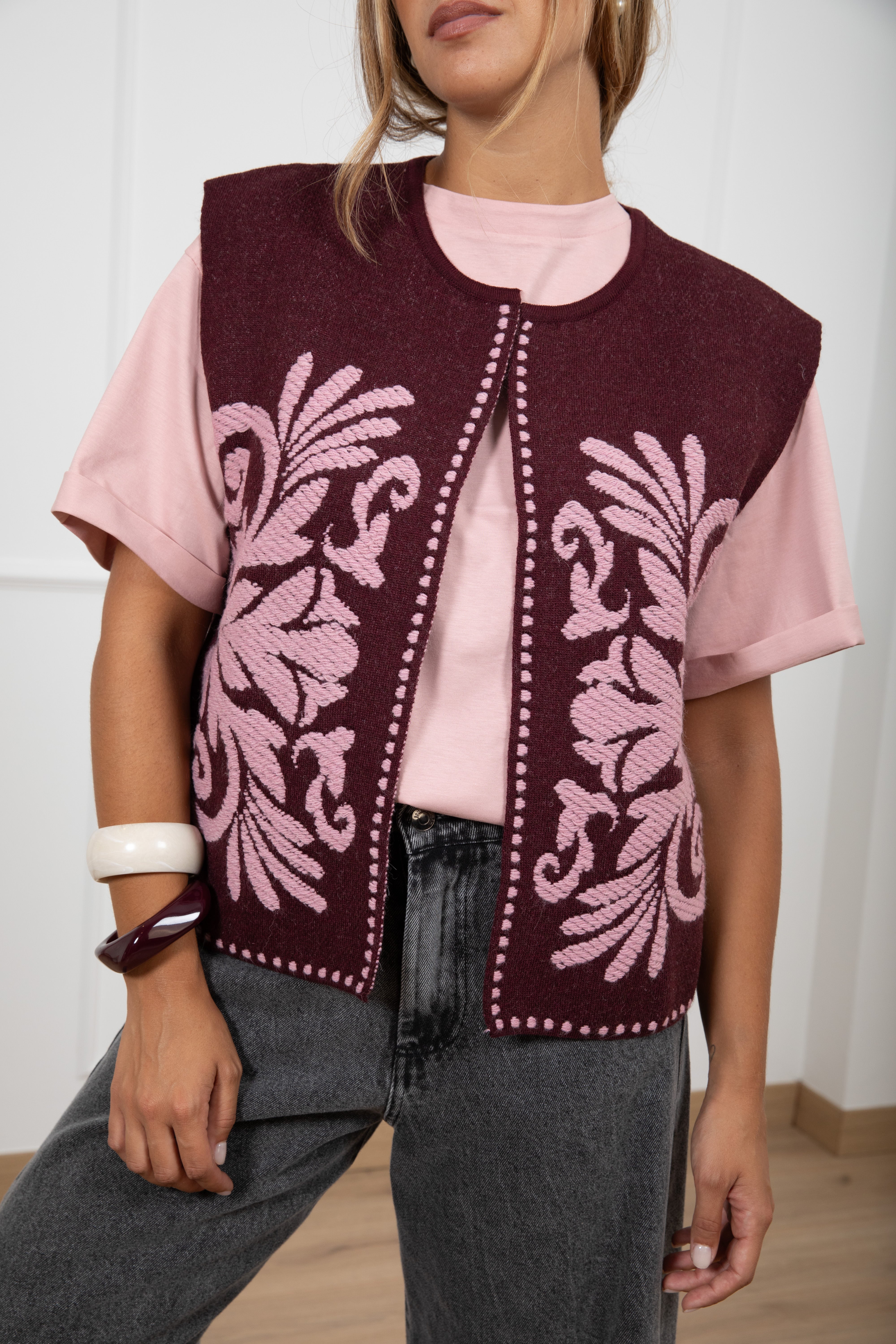 Gilet in maglia con ricamo arabesque Tensione IN