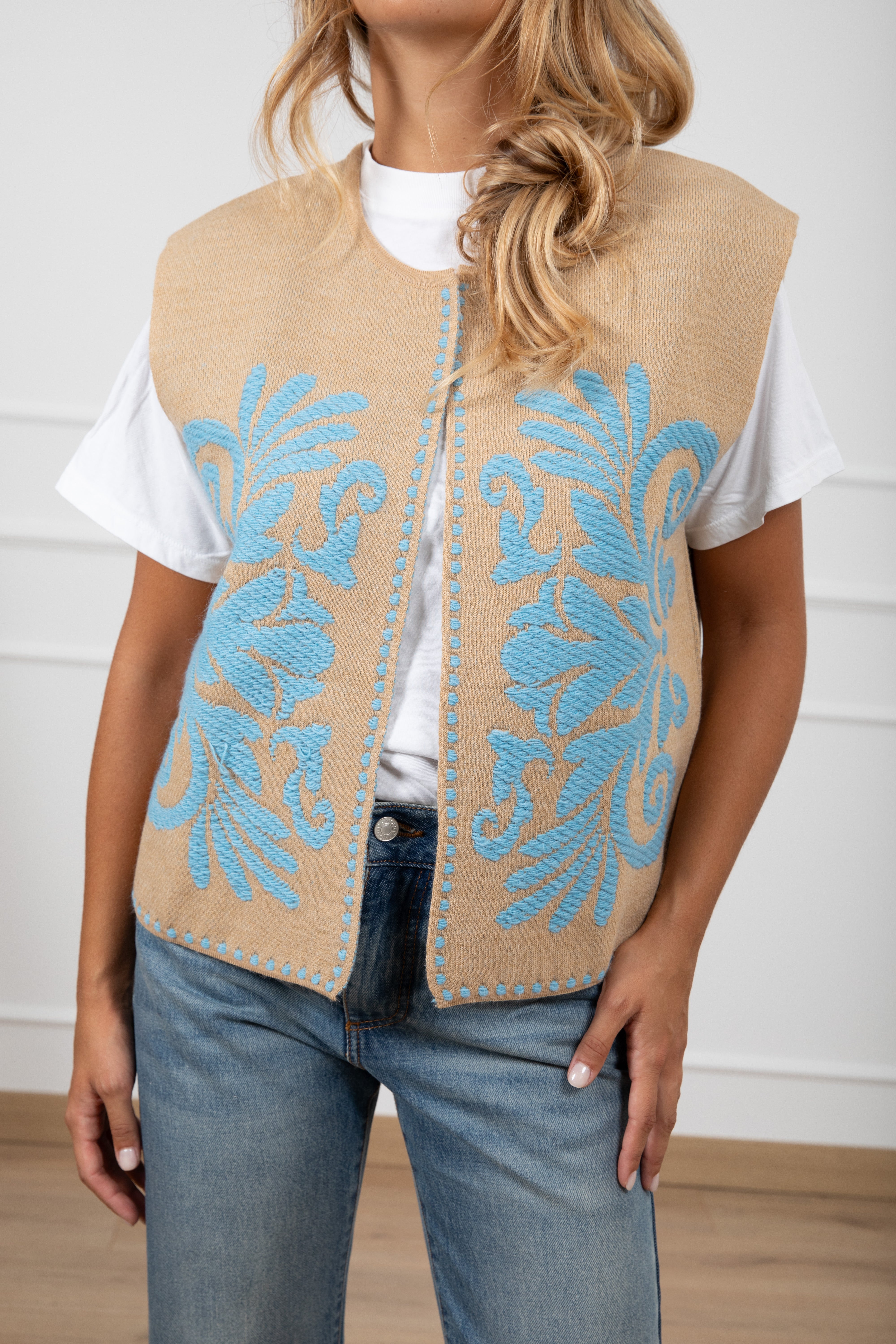 Gilet in maglia con ricamo arabesque Tensione IN