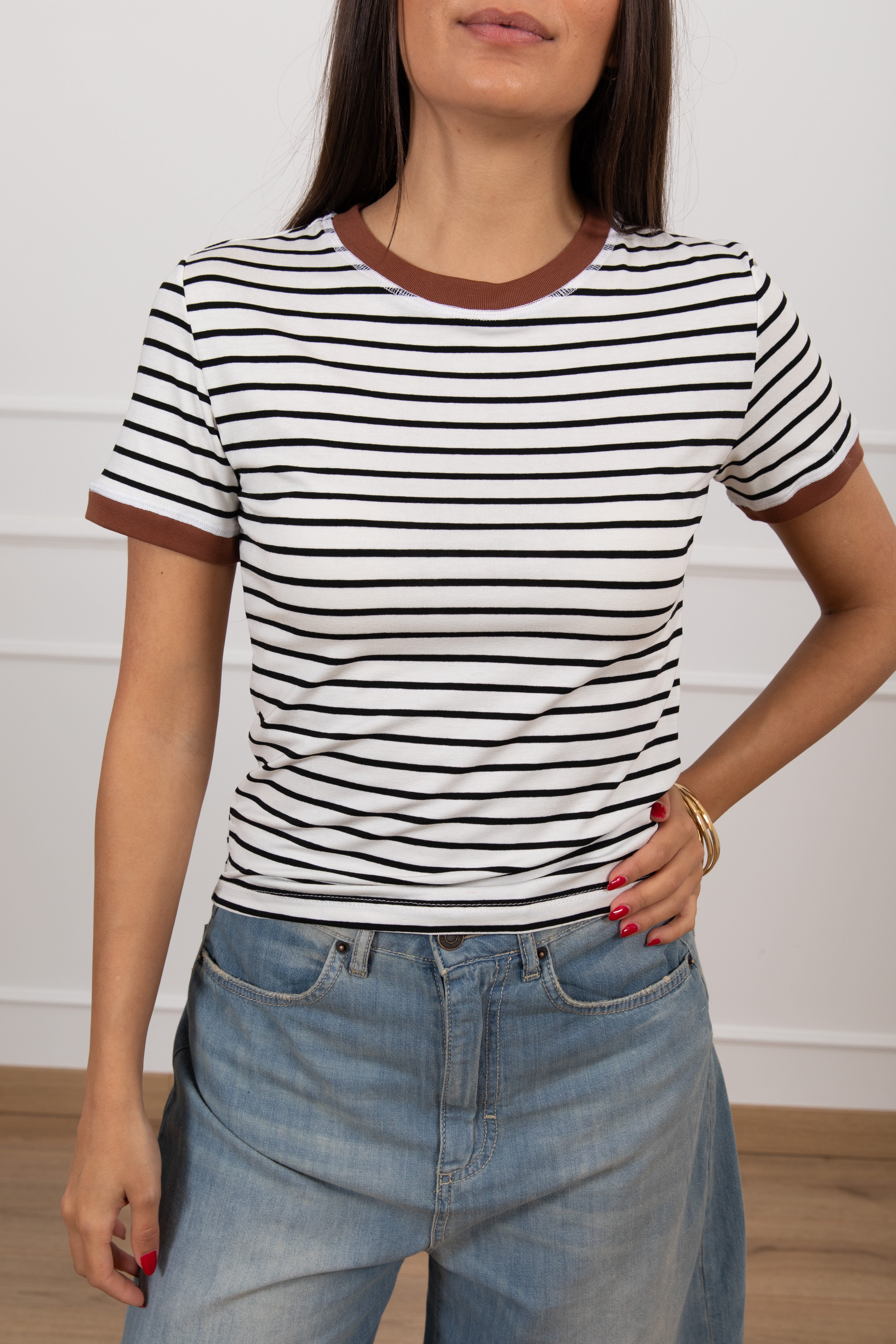 T-shirt slim-fit a righe sottili con profili a contrasto ViCOLO