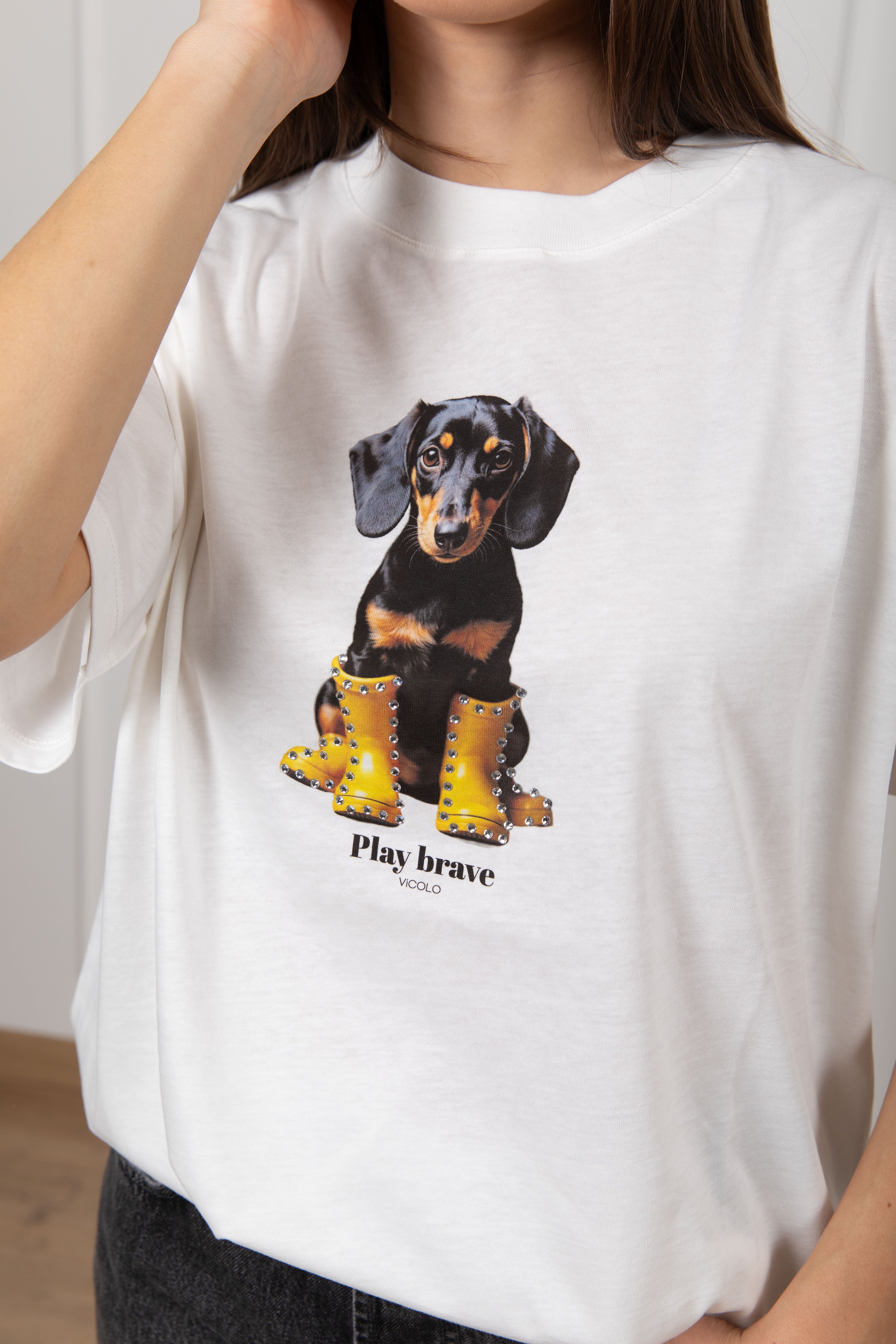 T-shirt bassotto con stivali ViCOLO