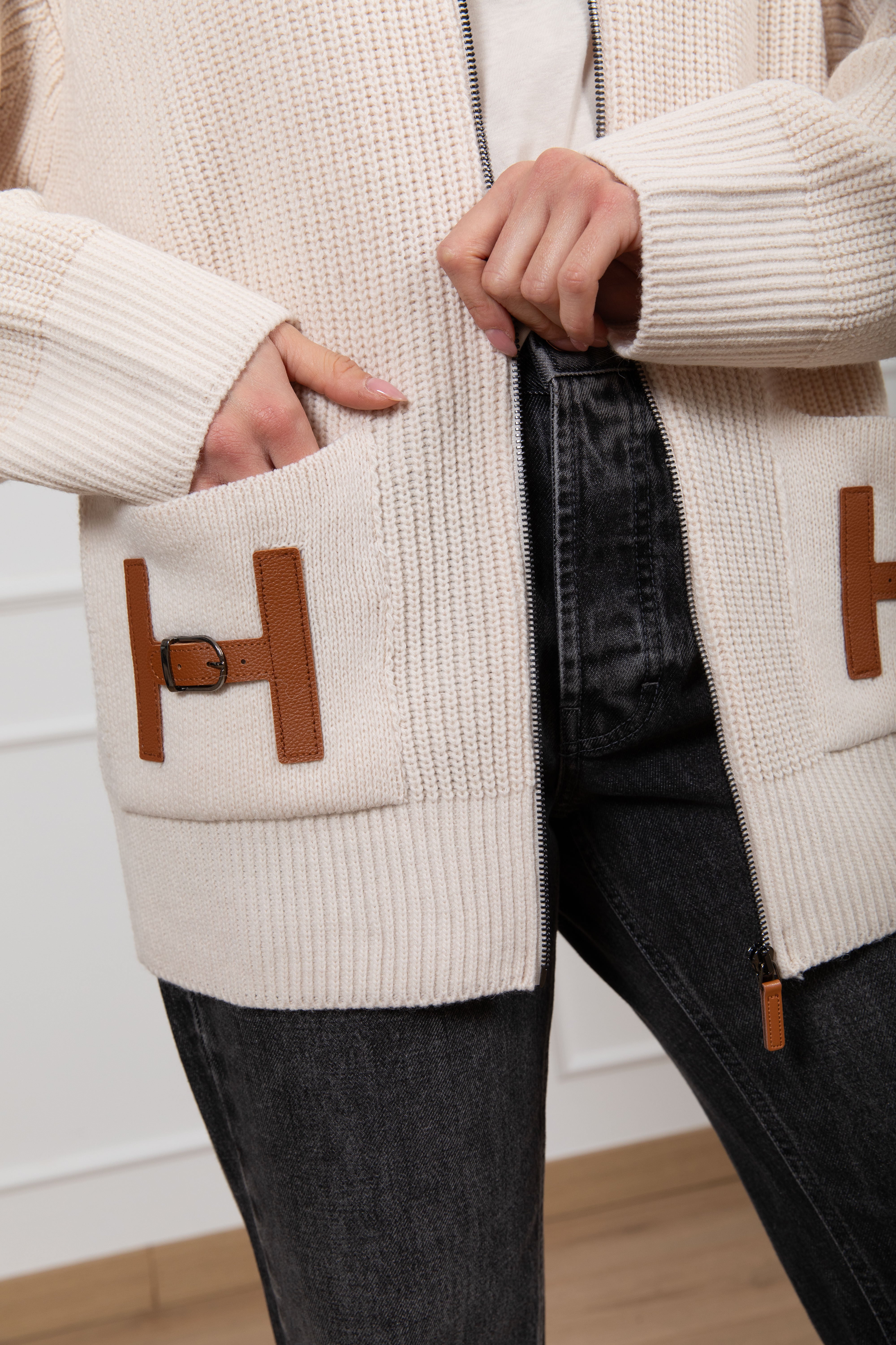 Pull con zip "H" in eco-pelle Tensione IN