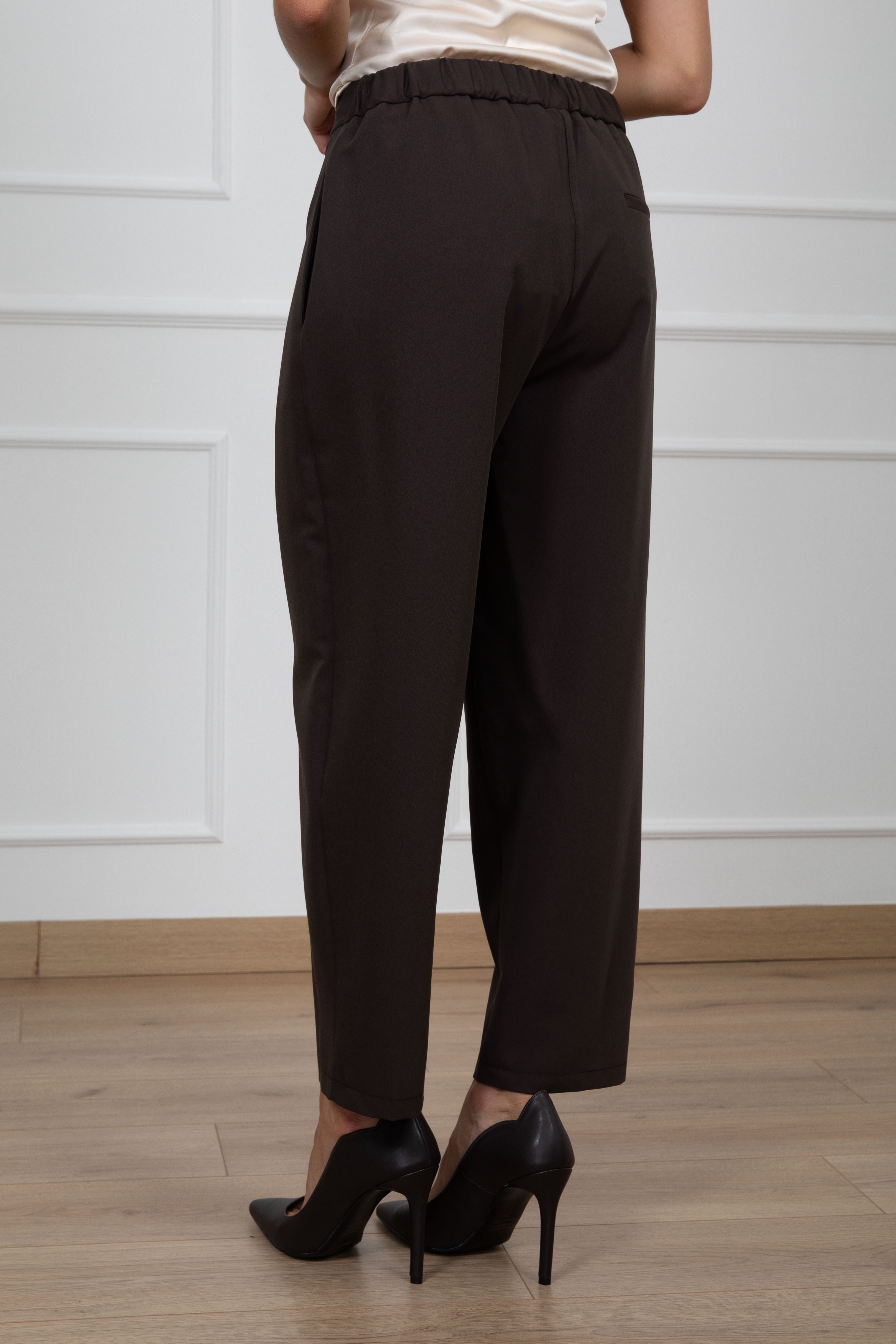 Pantalone carrot-fit con elastico sul retro in viscosa ViCOLO