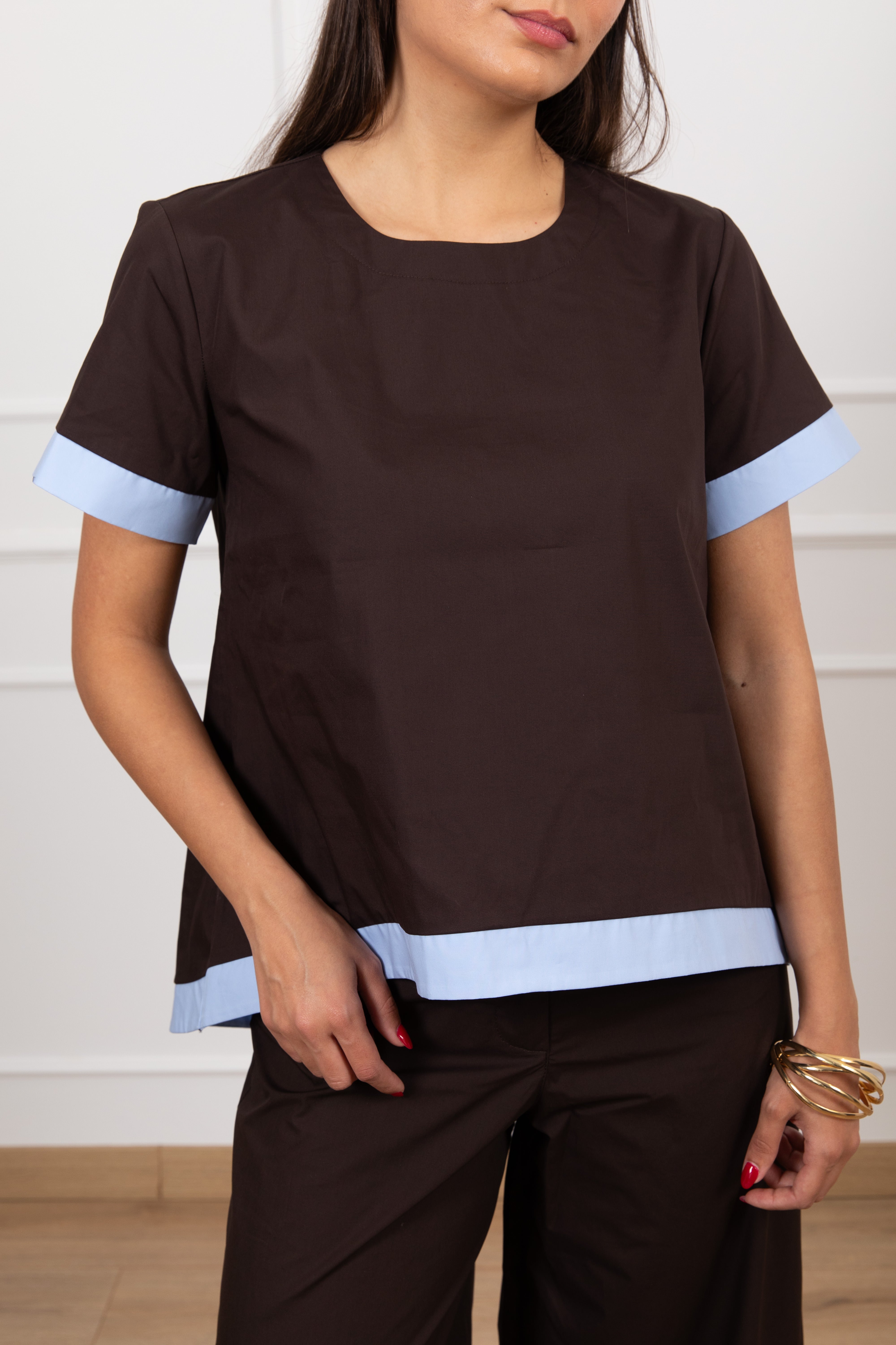 Blusa manica corta con profili a contrasto ViCOLO