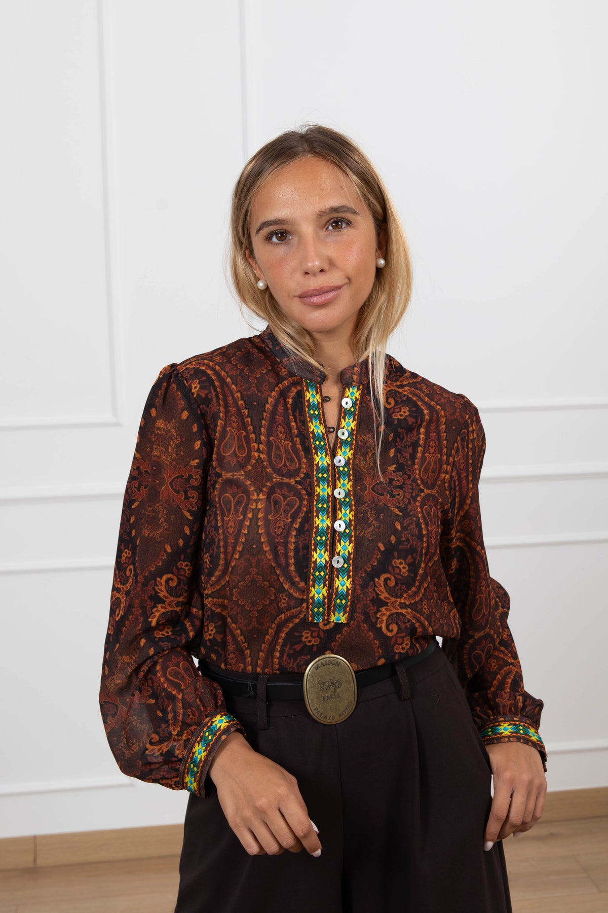 Blusa fantasia paisley con passamaneria variante moro ViCOLO