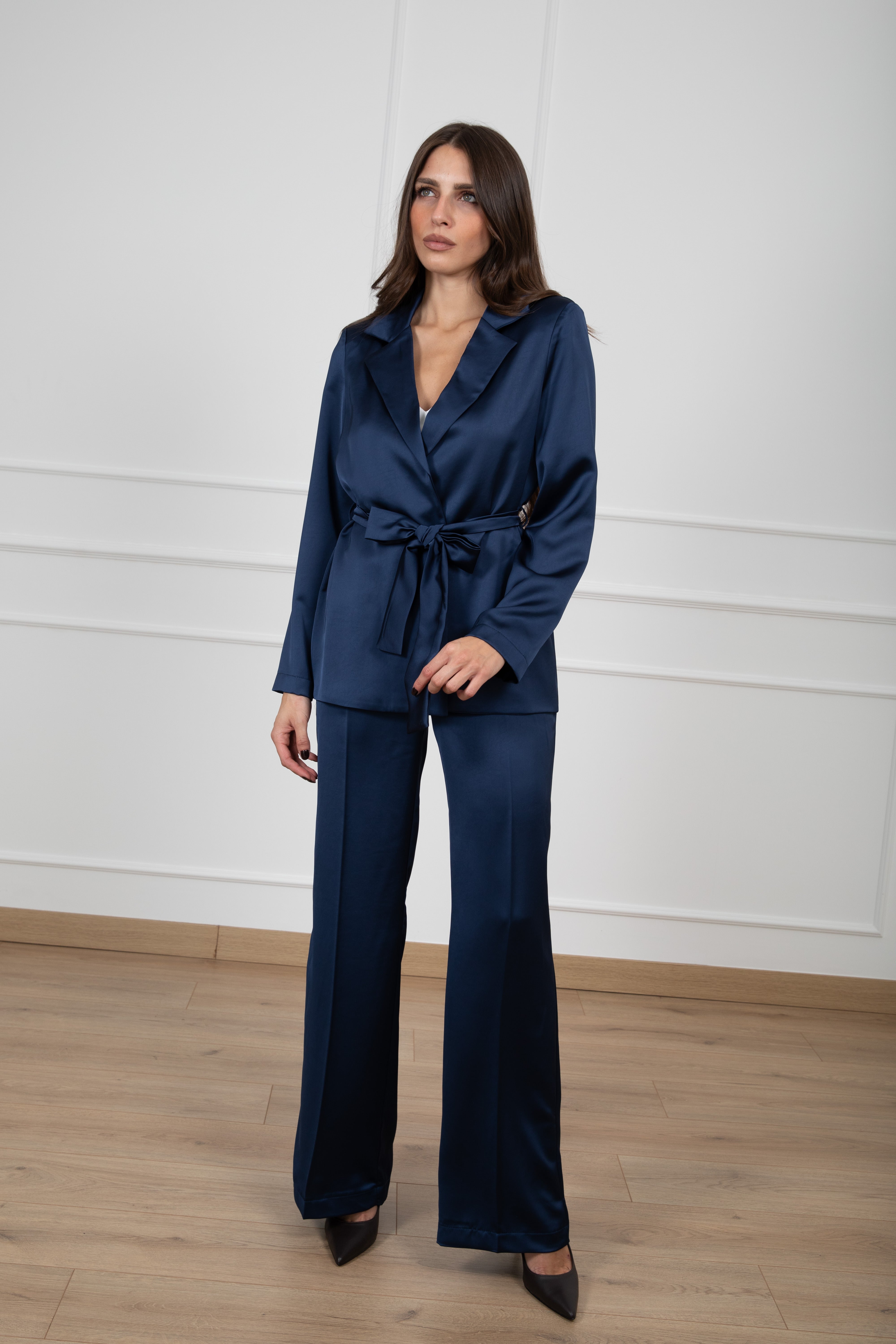 Tailleur in raso con fusciacca e pantalone con elastico Susy Mix